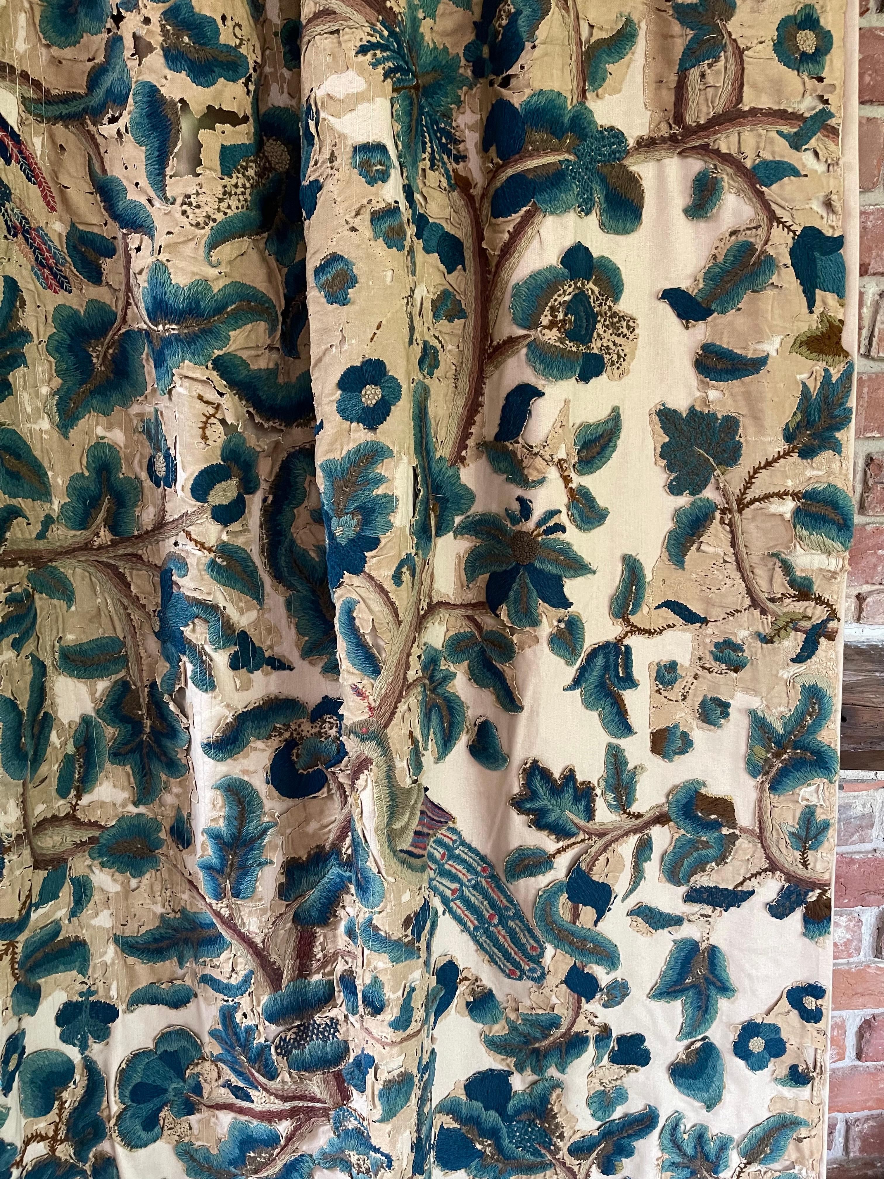 17th Century English Crewelwork Hanging im Angebot 4