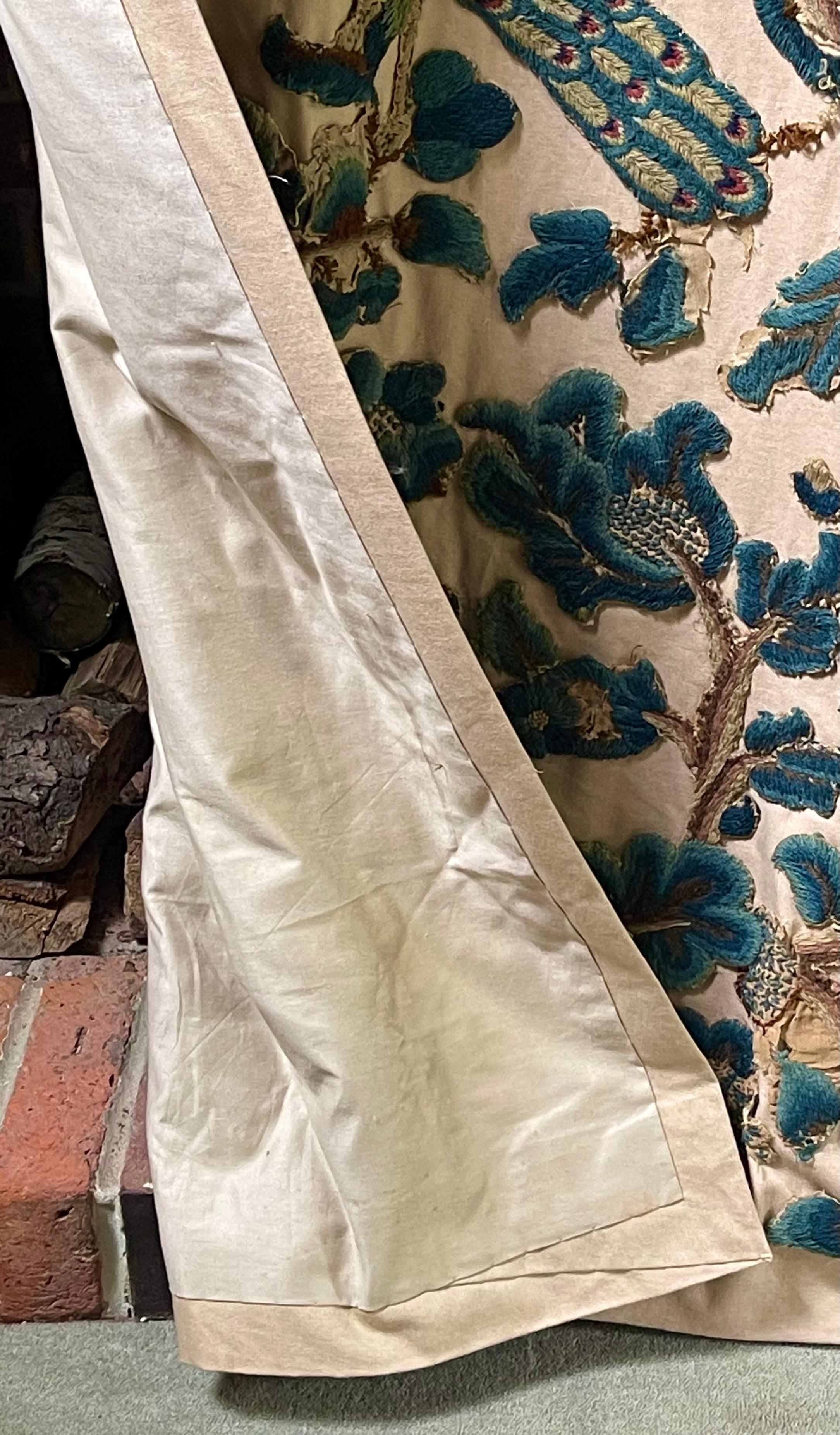 17th Century English Crewelwork Hanging im Angebot 10