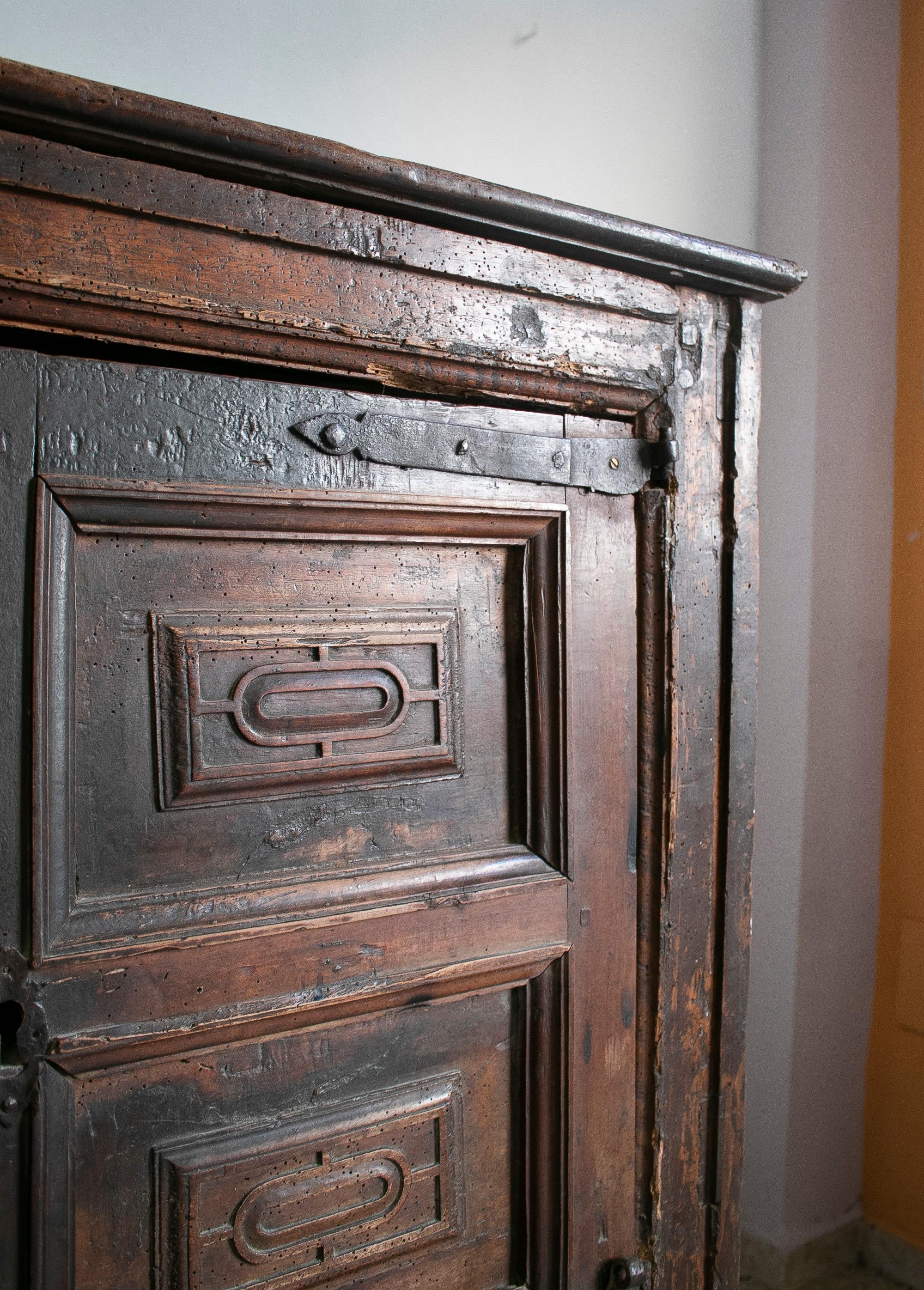 16th Century English Drawer Chest w/ Original Iron Fittings For Sale 5