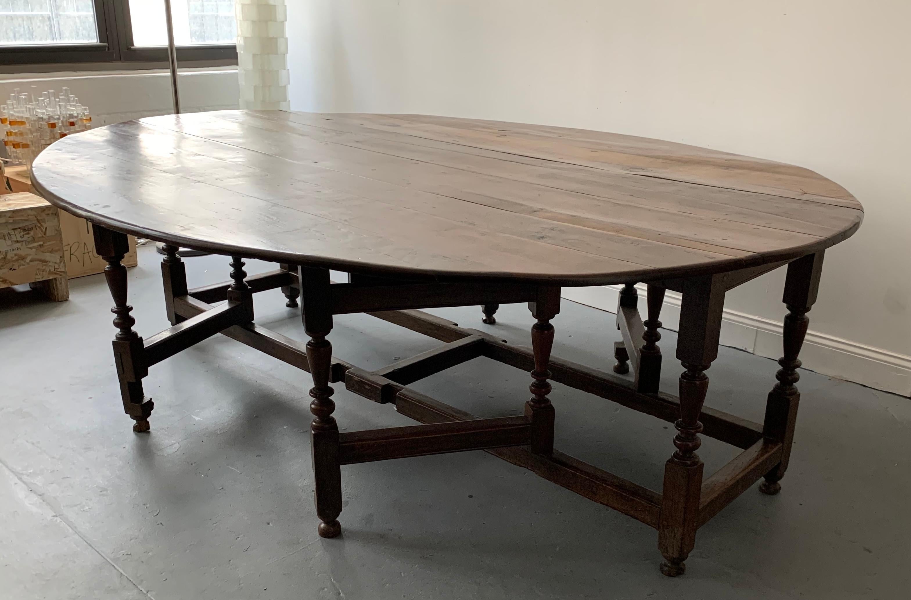 17th Century English Gate-Leg Oak Table In Good Condition In New York, NY