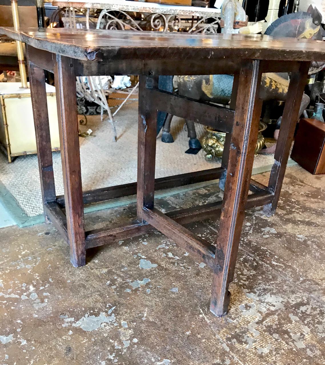 17th Century English Gateleg Table 1