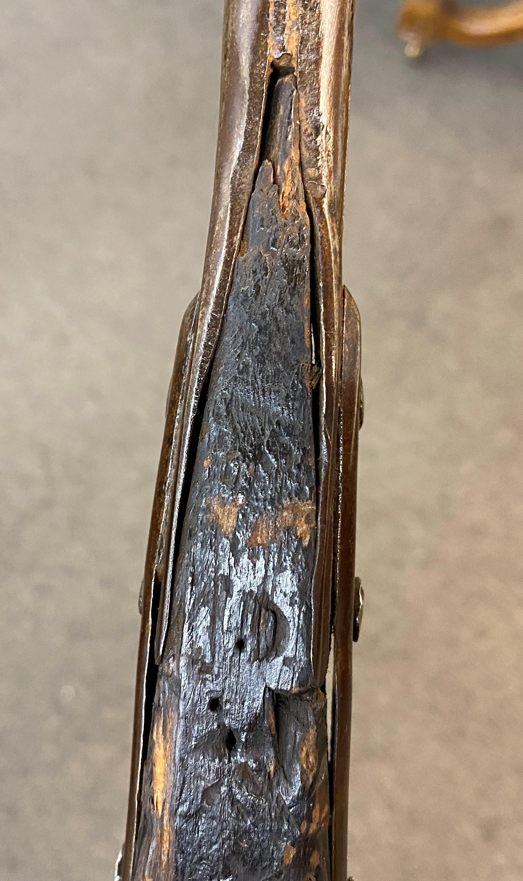 Alabarda inglesa del siglo XVII con brazo de asta y hoja grabada 9