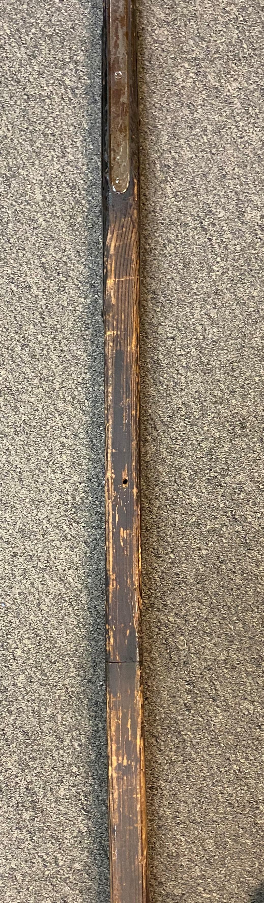 Alabarda inglesa del siglo XVII con brazo de asta y hoja grabada 1