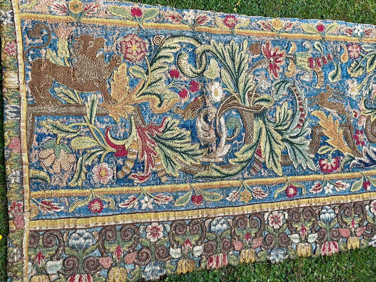 Charles II Panneau de broderie anglaise du 17e siècle en vente
