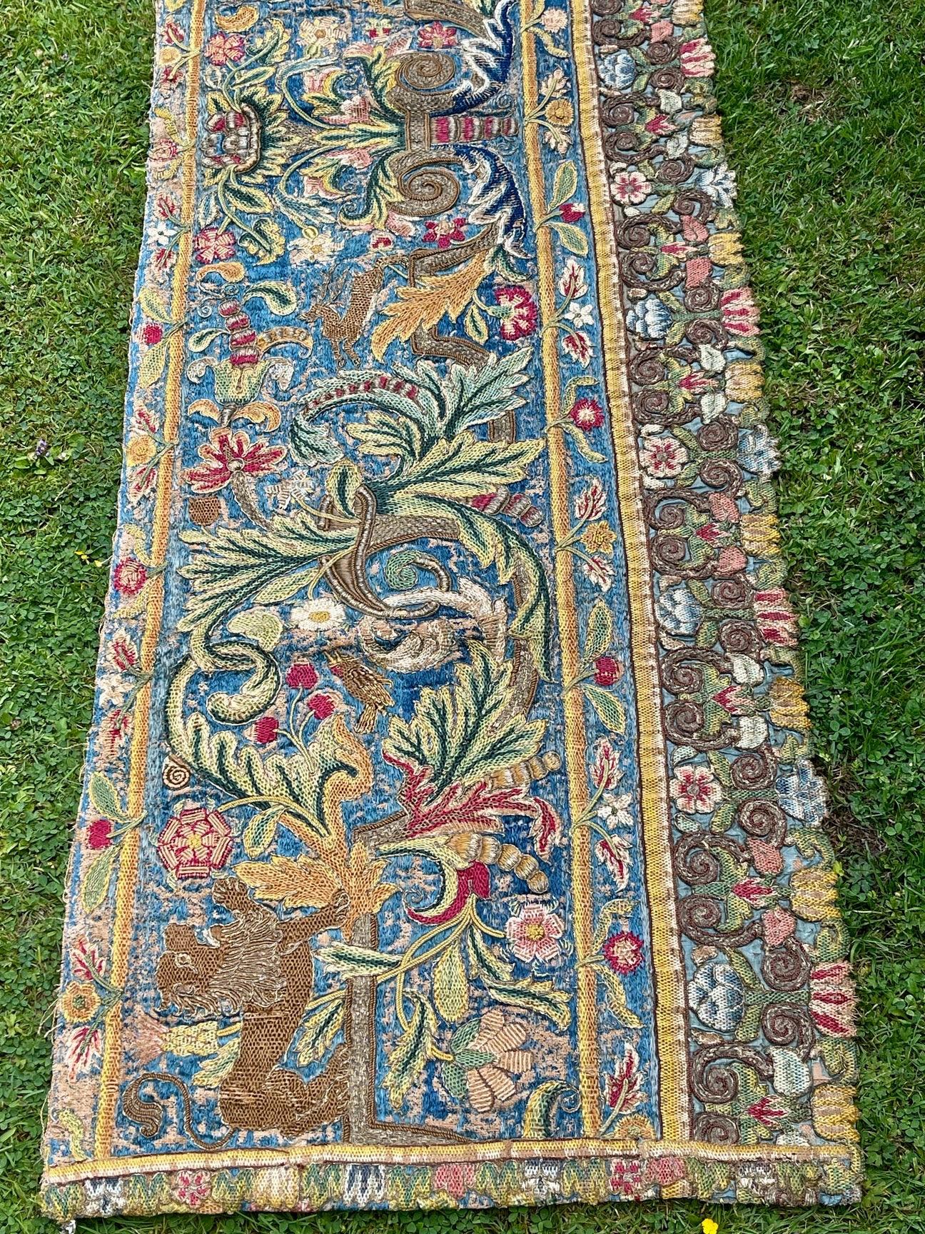 Britannique Panneau de broderie anglaise du 17e siècle en vente