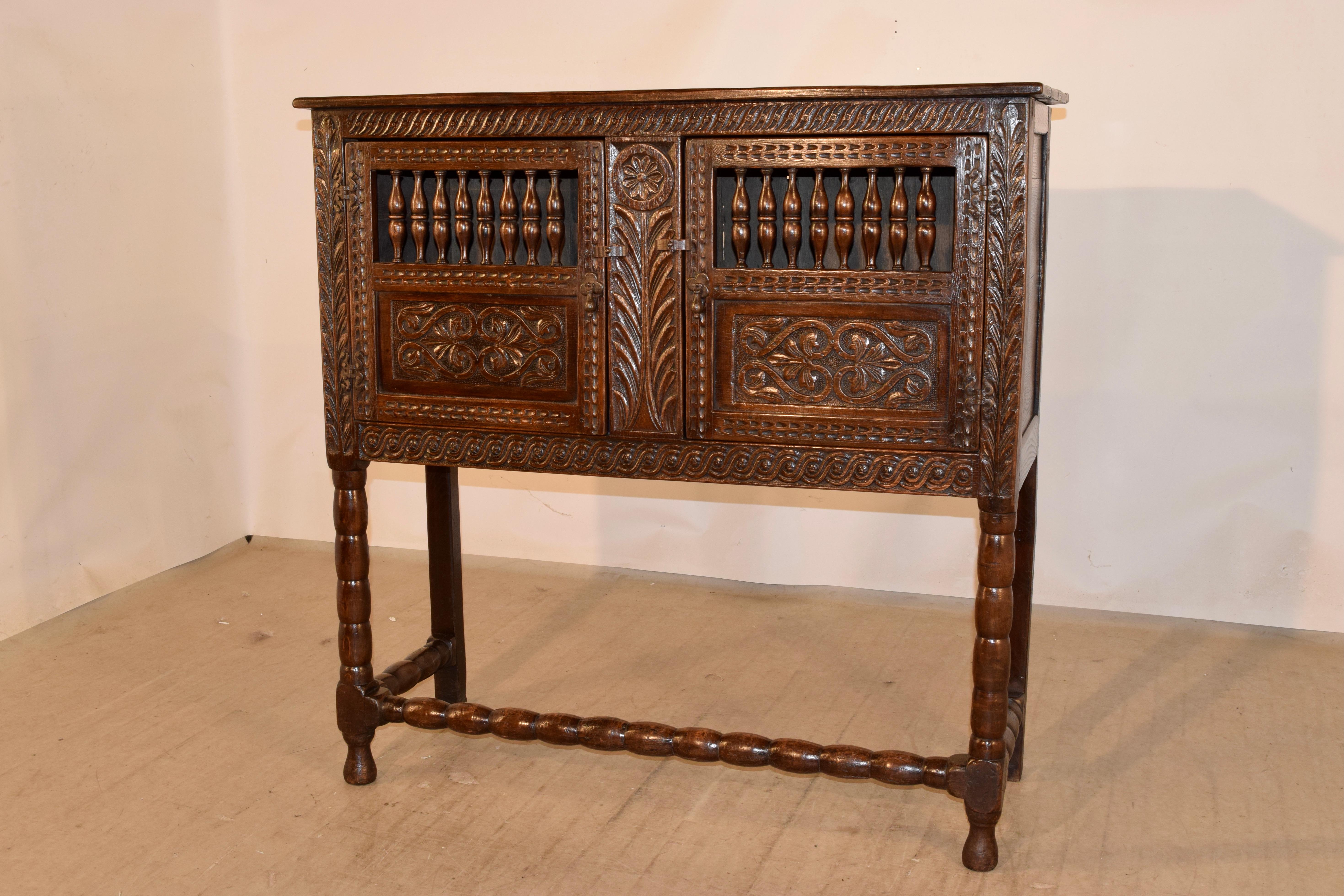 17th Century English Oak Aumbrey In Good Condition For Sale In High Point, NC
