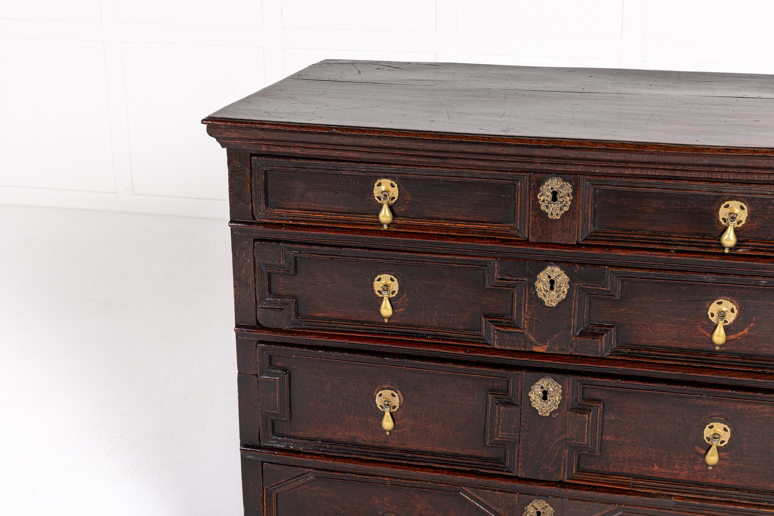 17th Century English Oak Chest of Drawers In Excellent Condition For Sale In Gloucestershire, GB