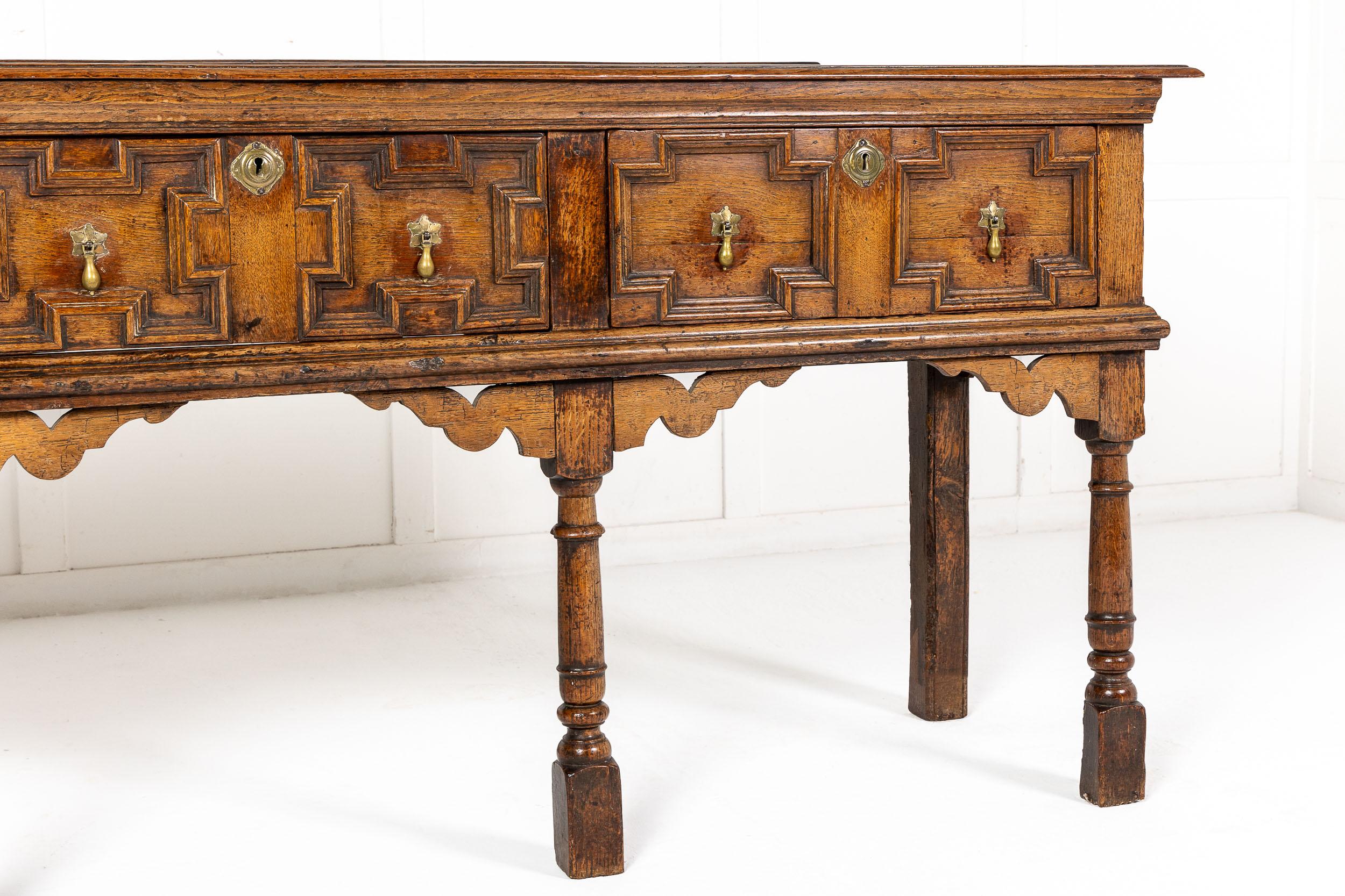 17th Century English Oak Dresser Base In Good Condition For Sale In Gloucestershire, GB