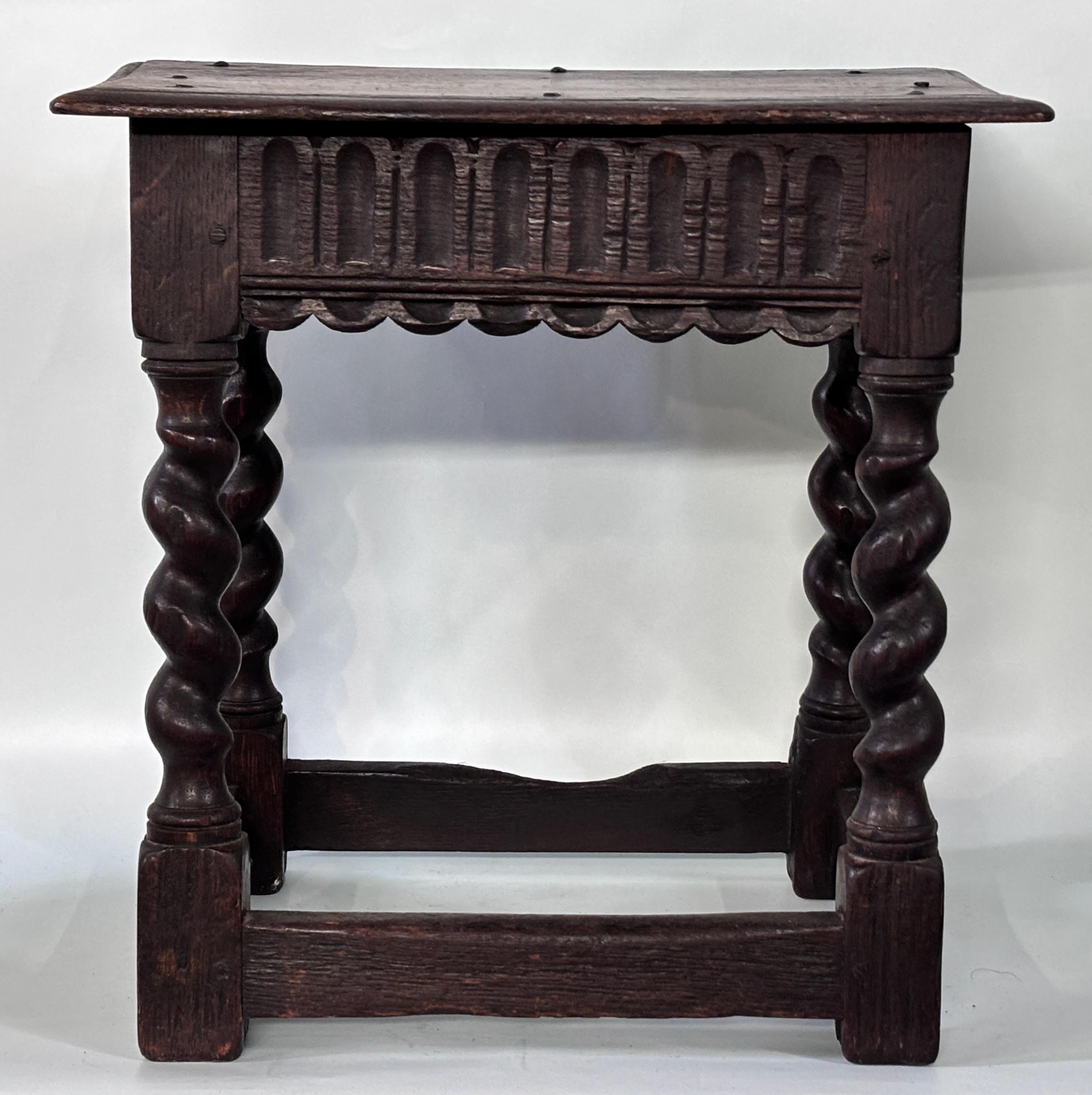 17th Century English Oak Joint Stool In Good Condition For Sale In San Francisco, CA