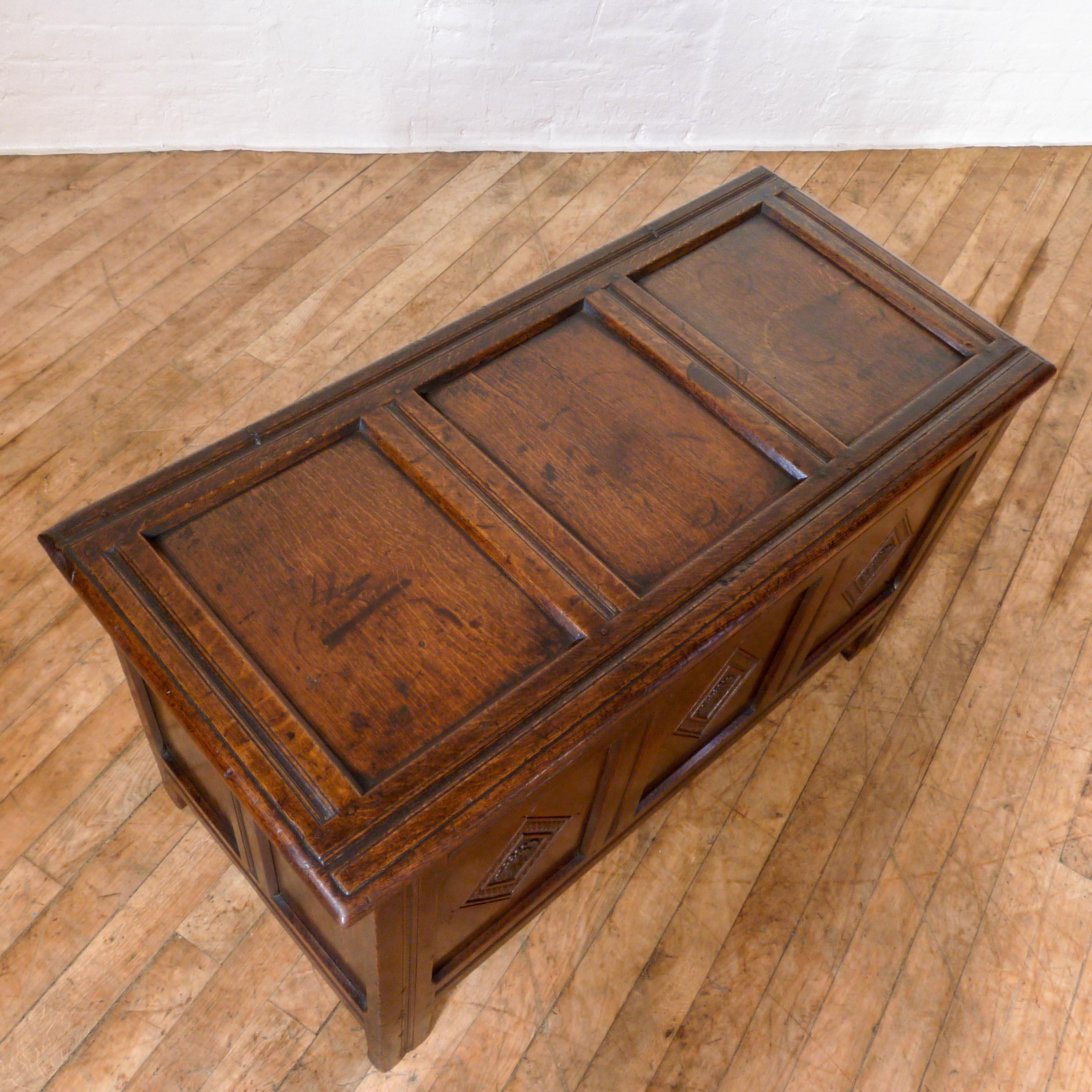 17th Century English Oak Kist For Sale 6