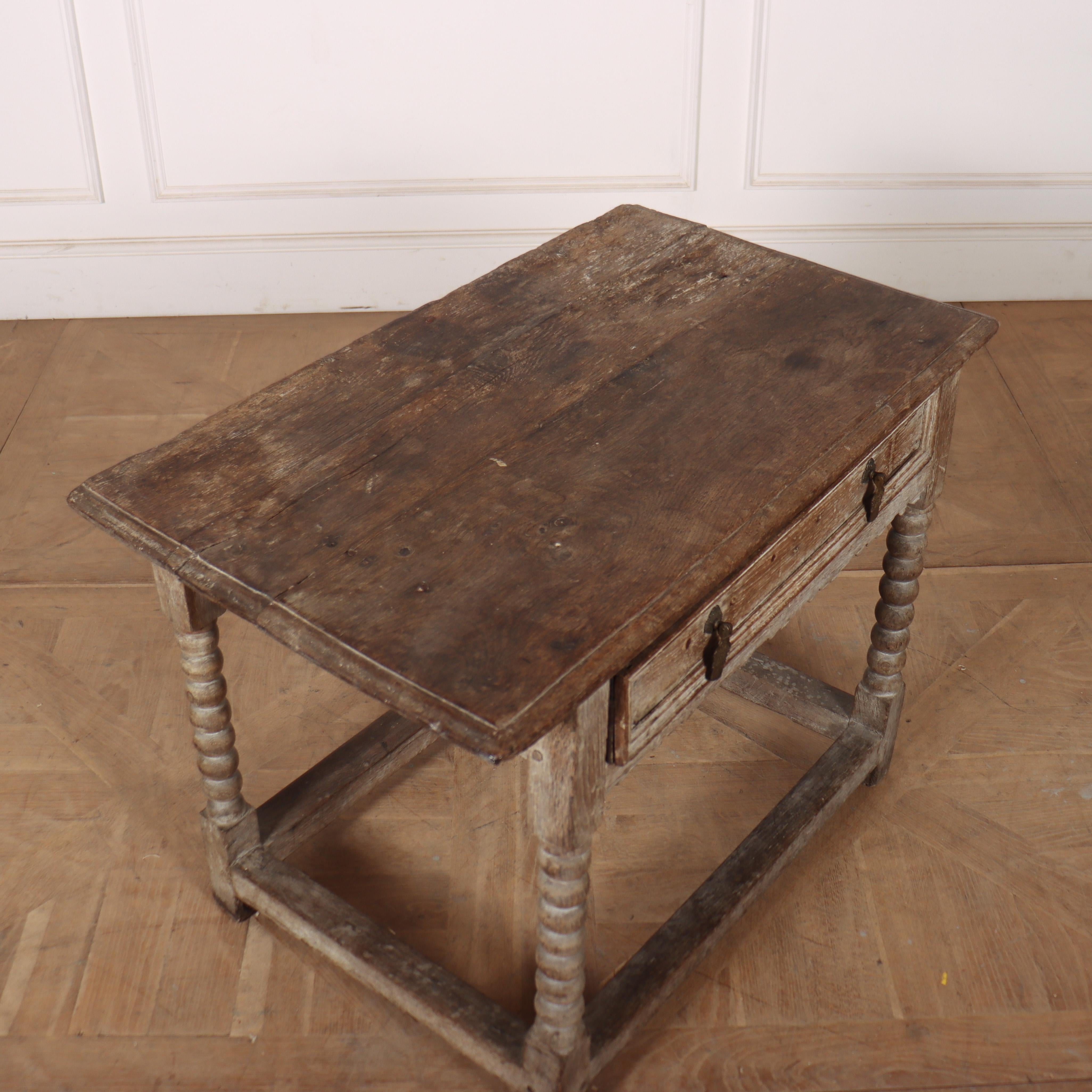 17th Century English Oak Lamp Table For Sale 1