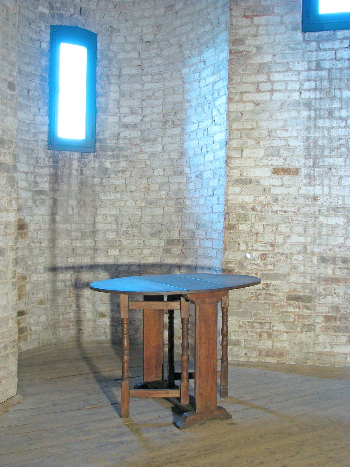 Table à abattant/table de chevet ovale en chêne anglais du 17ème siècle en vente 1
