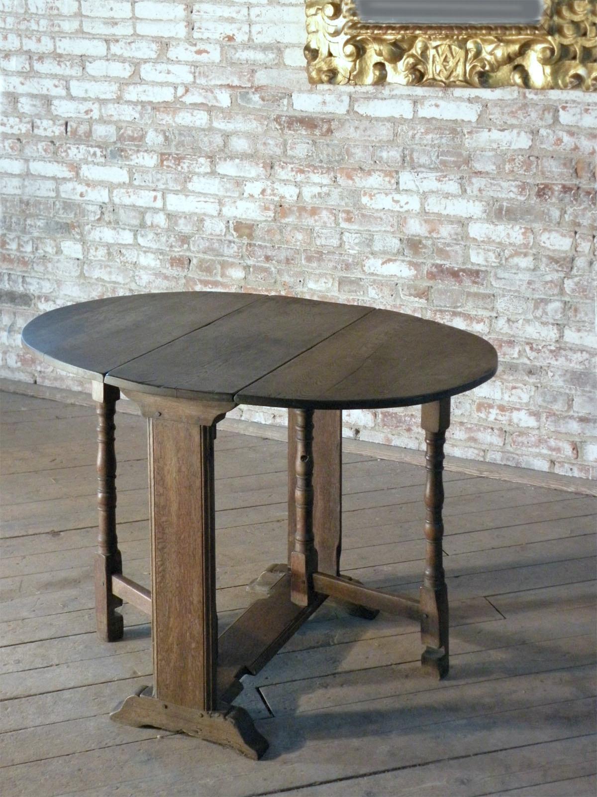 Jacobean 17th Century English Oak Oval Dropleaf / Gateleg Table For Sale