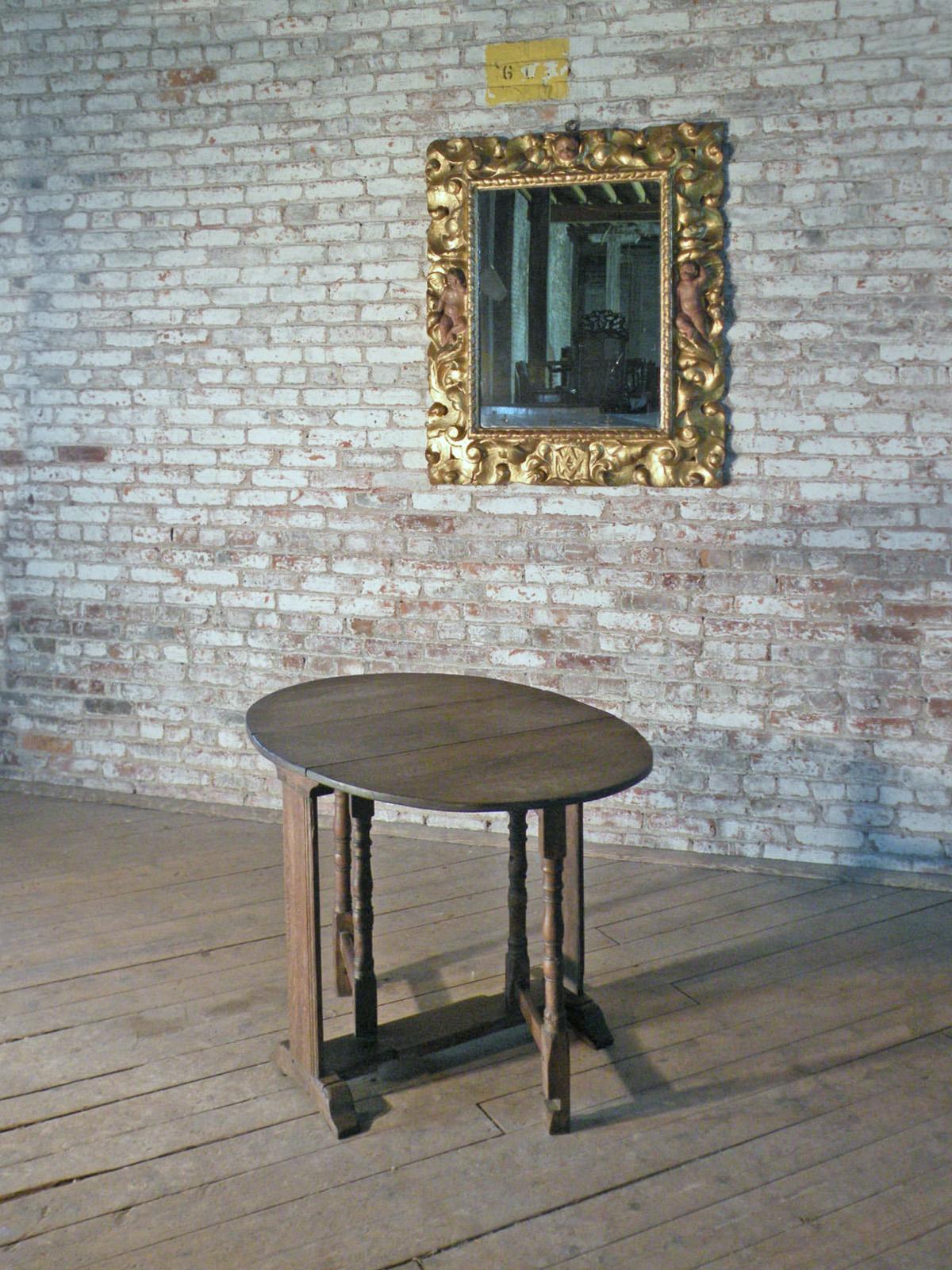17th Century English Oak Oval Dropleaf / Gateleg Table For Sale 3