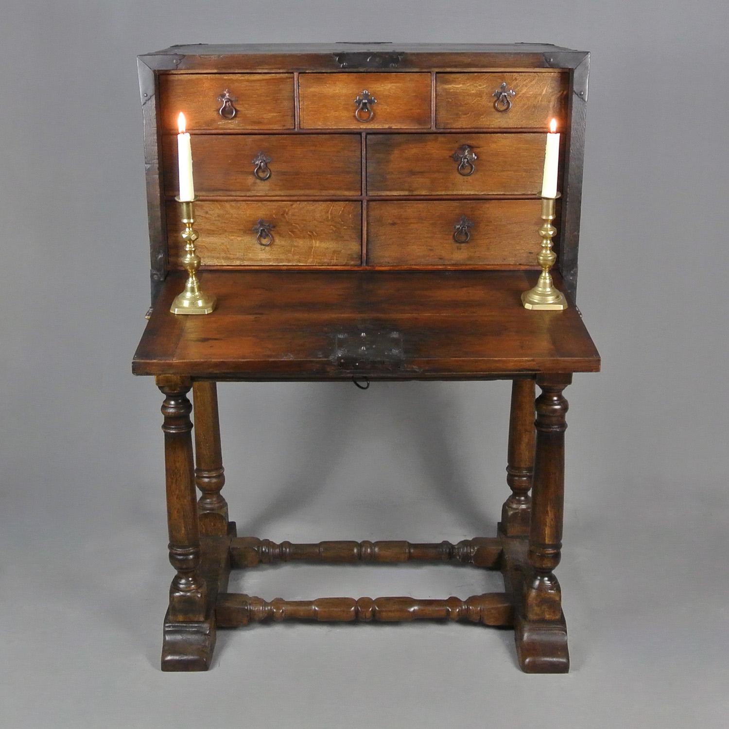 17th Century English Oak Strong Box c. 1640 In Good Condition For Sale In Heathfield, GB
