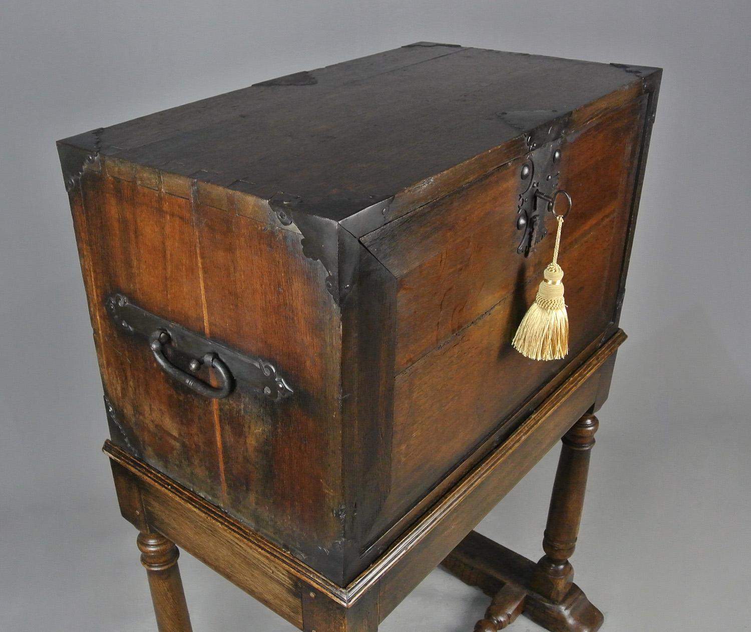 17th Century English Oak Strong Box c. 1640 For Sale 2