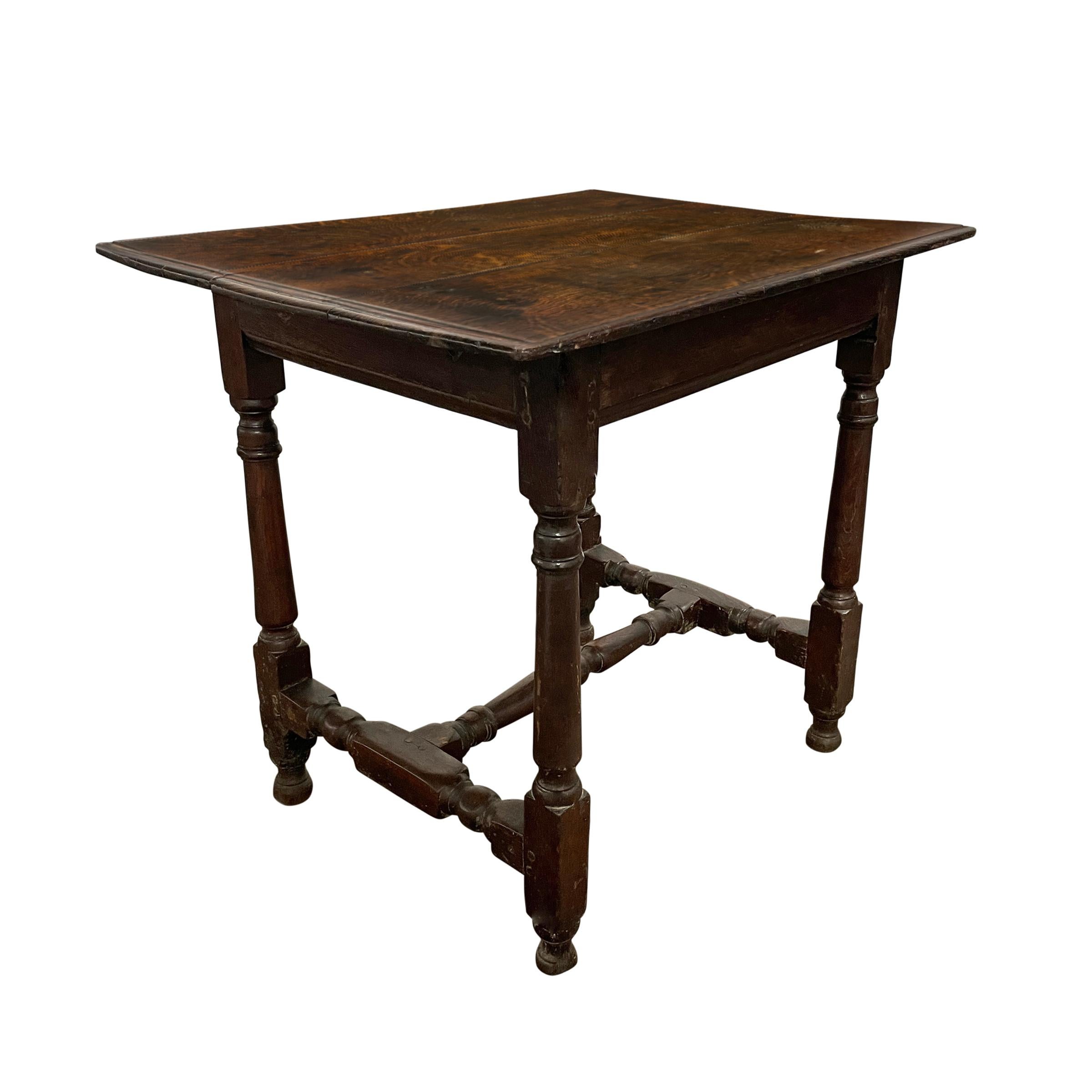 17th Century English Oak Table In Good Condition For Sale In Chicago, IL