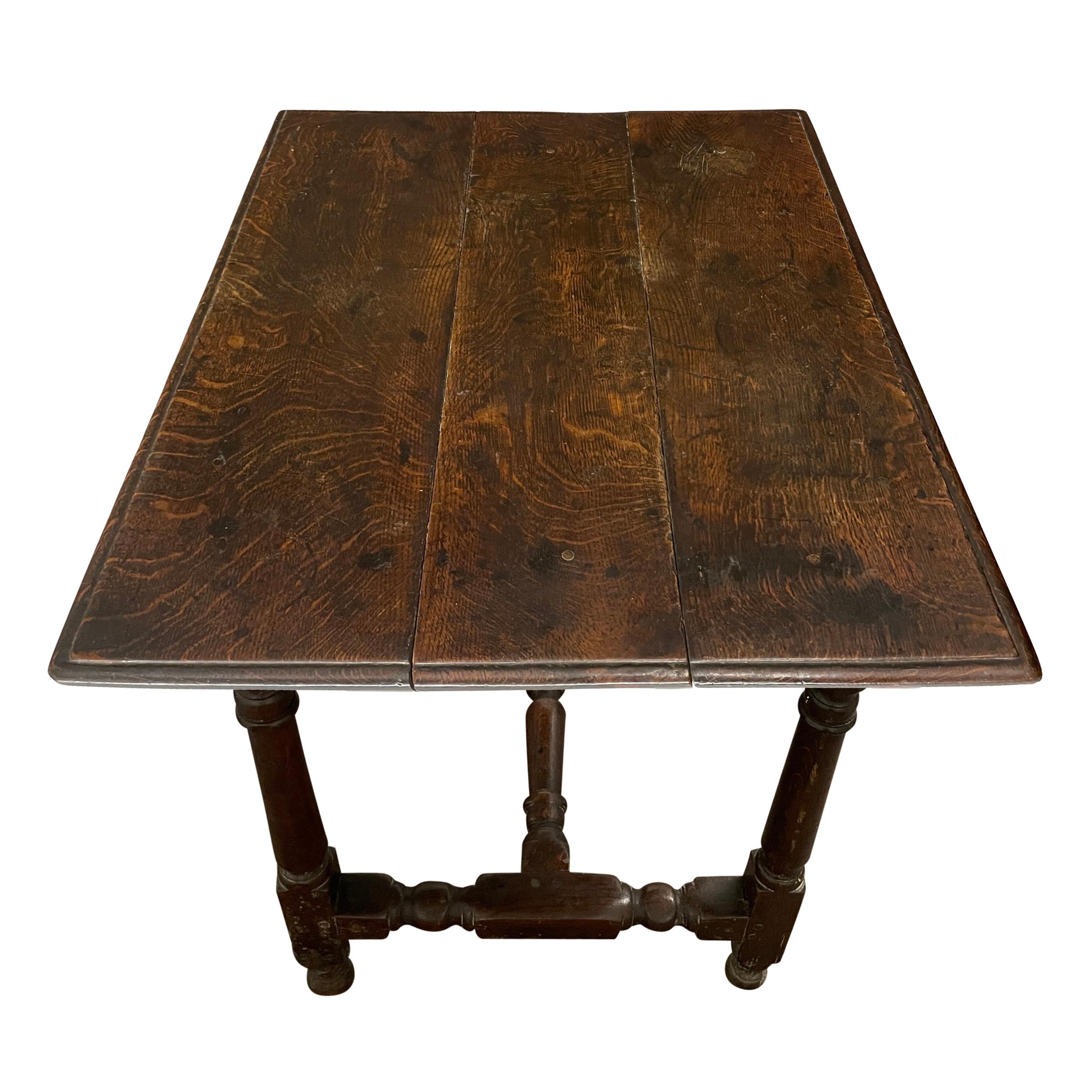 17ème siècle Table anglaise en chêne du XVIIe siècle en vente