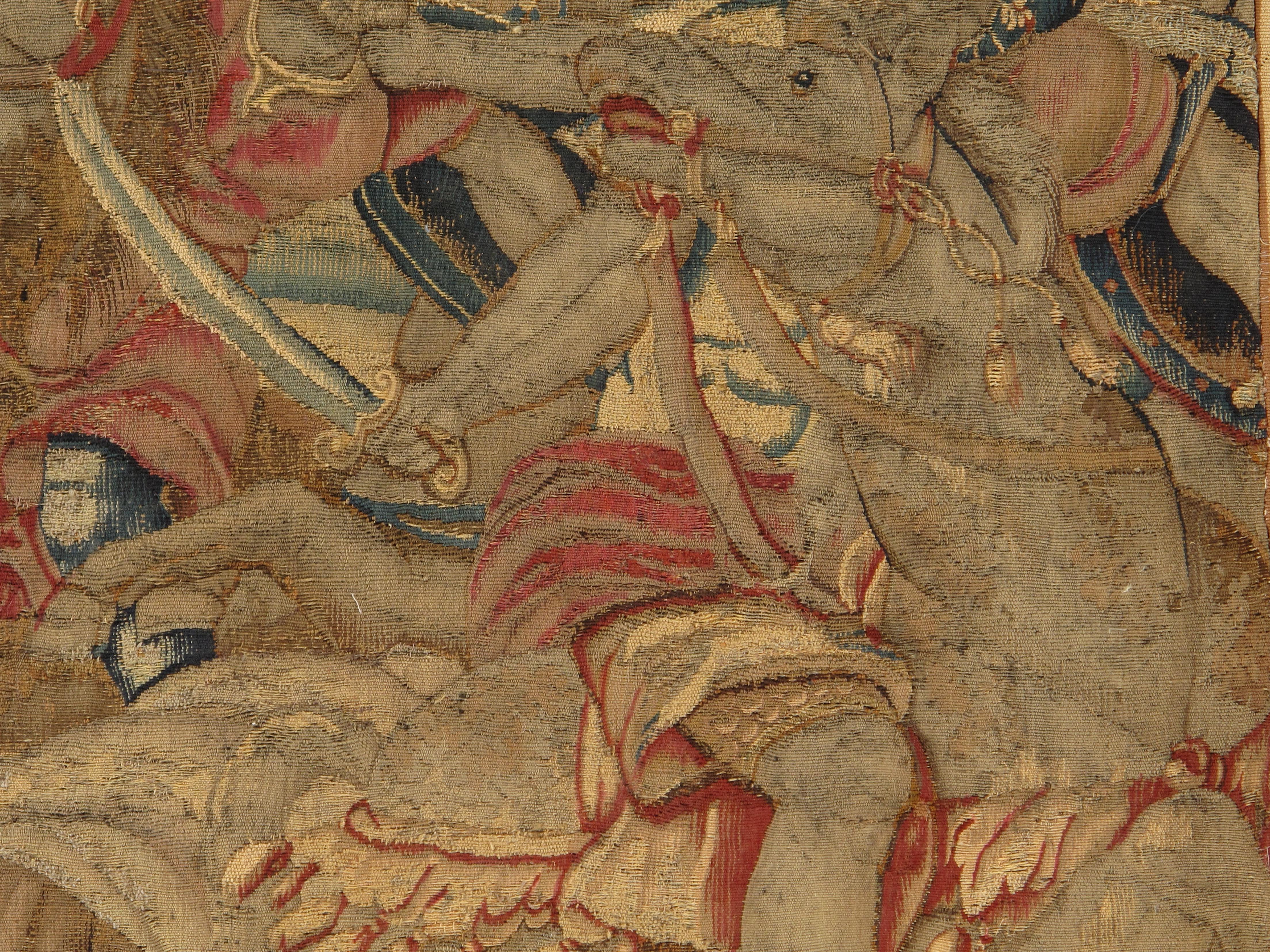 Tapisserie bruxelloise du 17ème siècle, laine de soie, vert, bleu, rouge, scène de bataille en vente 3