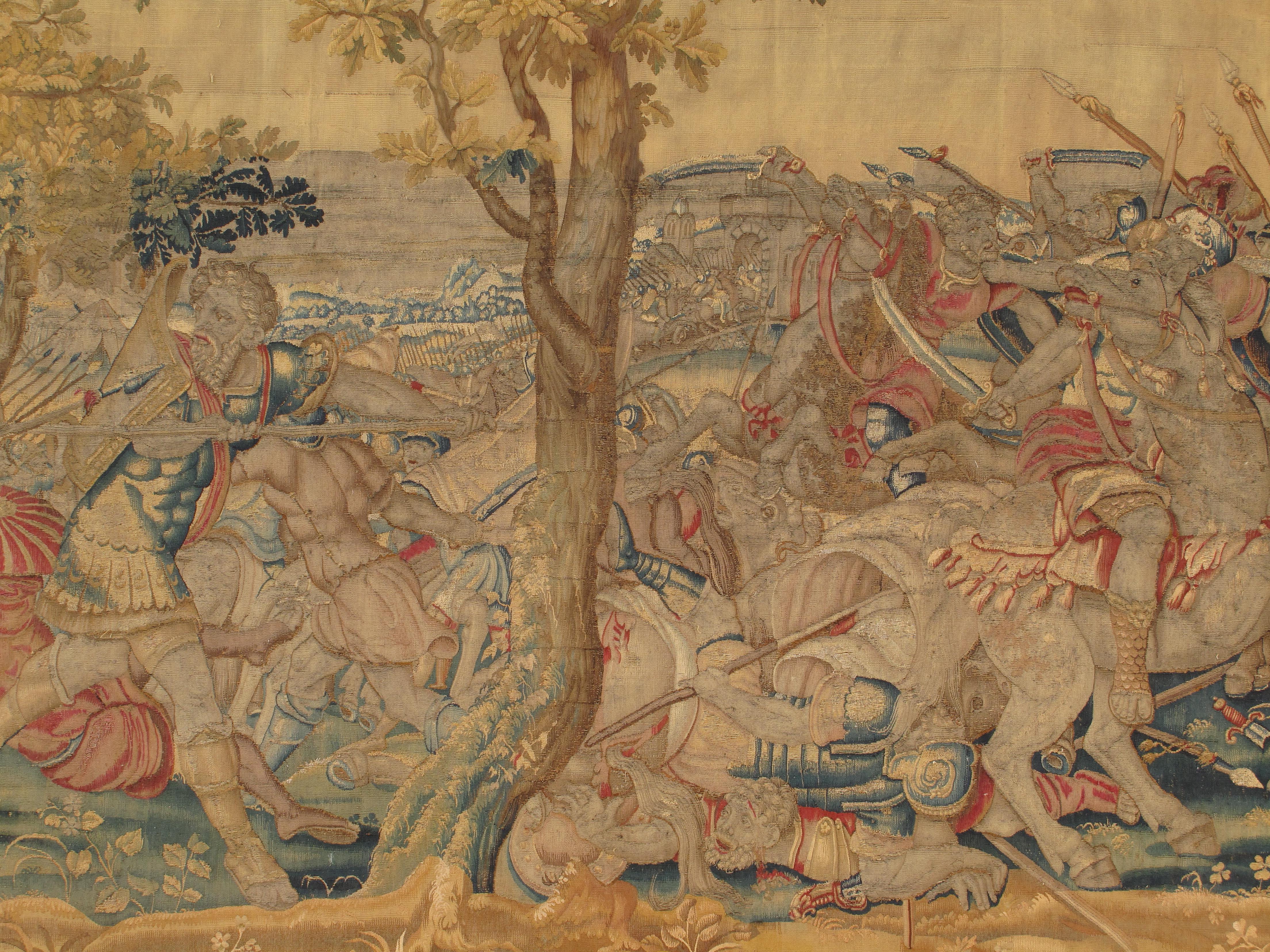Tapisserie bruxelloise du 17ème siècle, laine de soie, vert, bleu, rouge, scène de bataille en vente 6