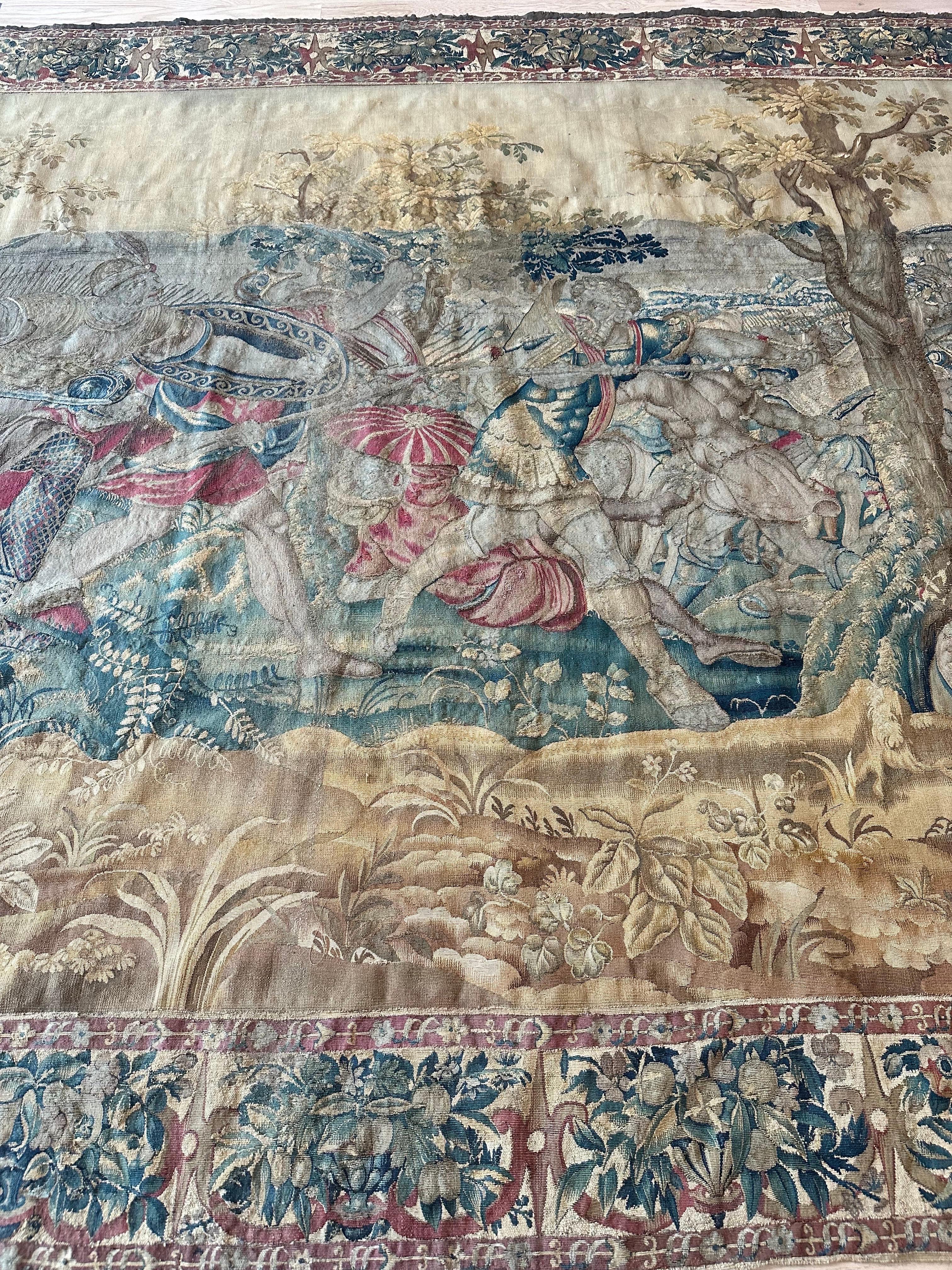 Tapisserie bruxelloise du 17ème siècle, laine de soie, vert, bleu, rouge, scène de bataille en vente 7