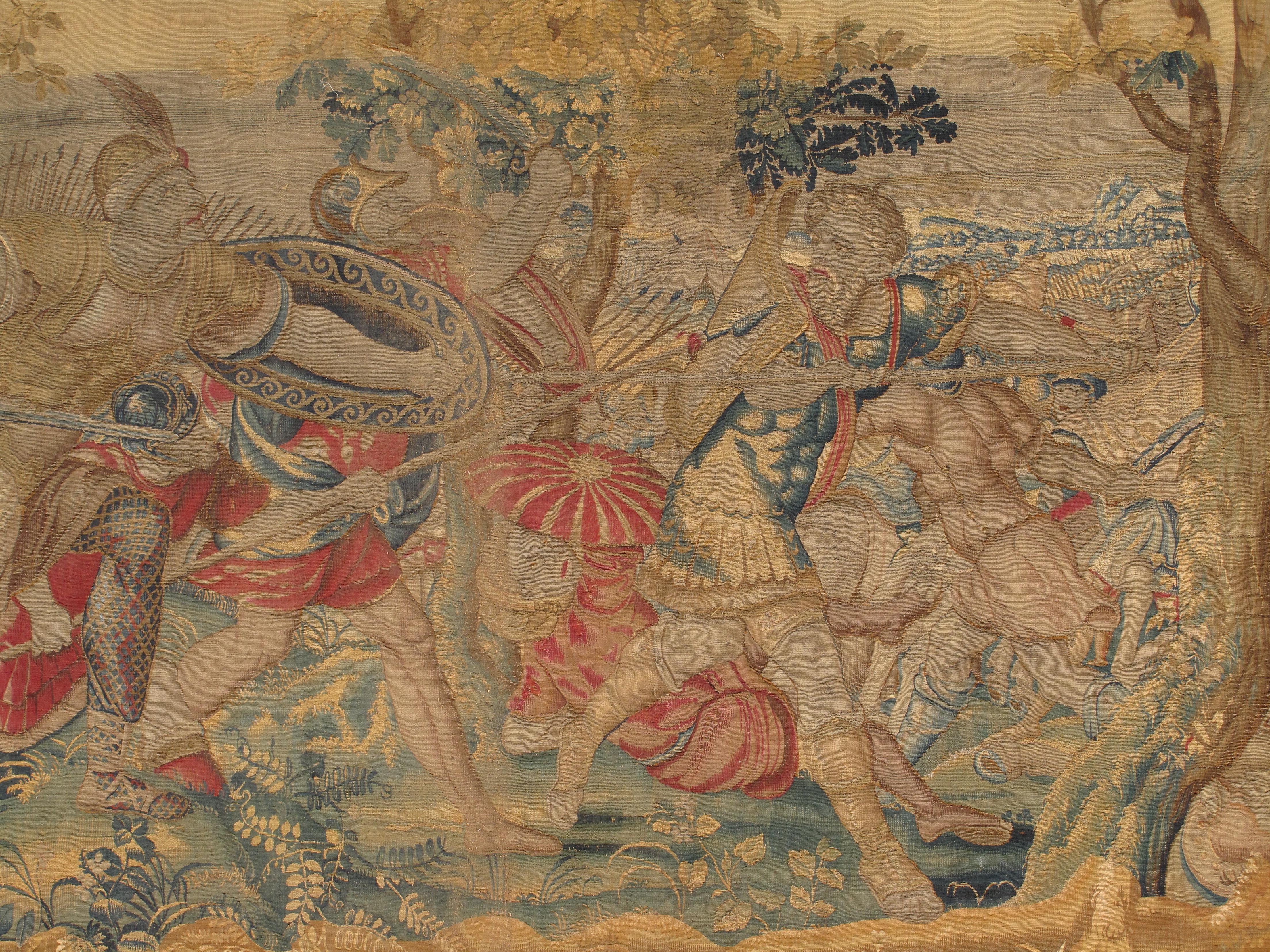 Tapisserie bruxelloise du 17ème siècle, laine de soie, vert, bleu, rouge, scène de bataille Bon état - En vente à Port Washington, NY