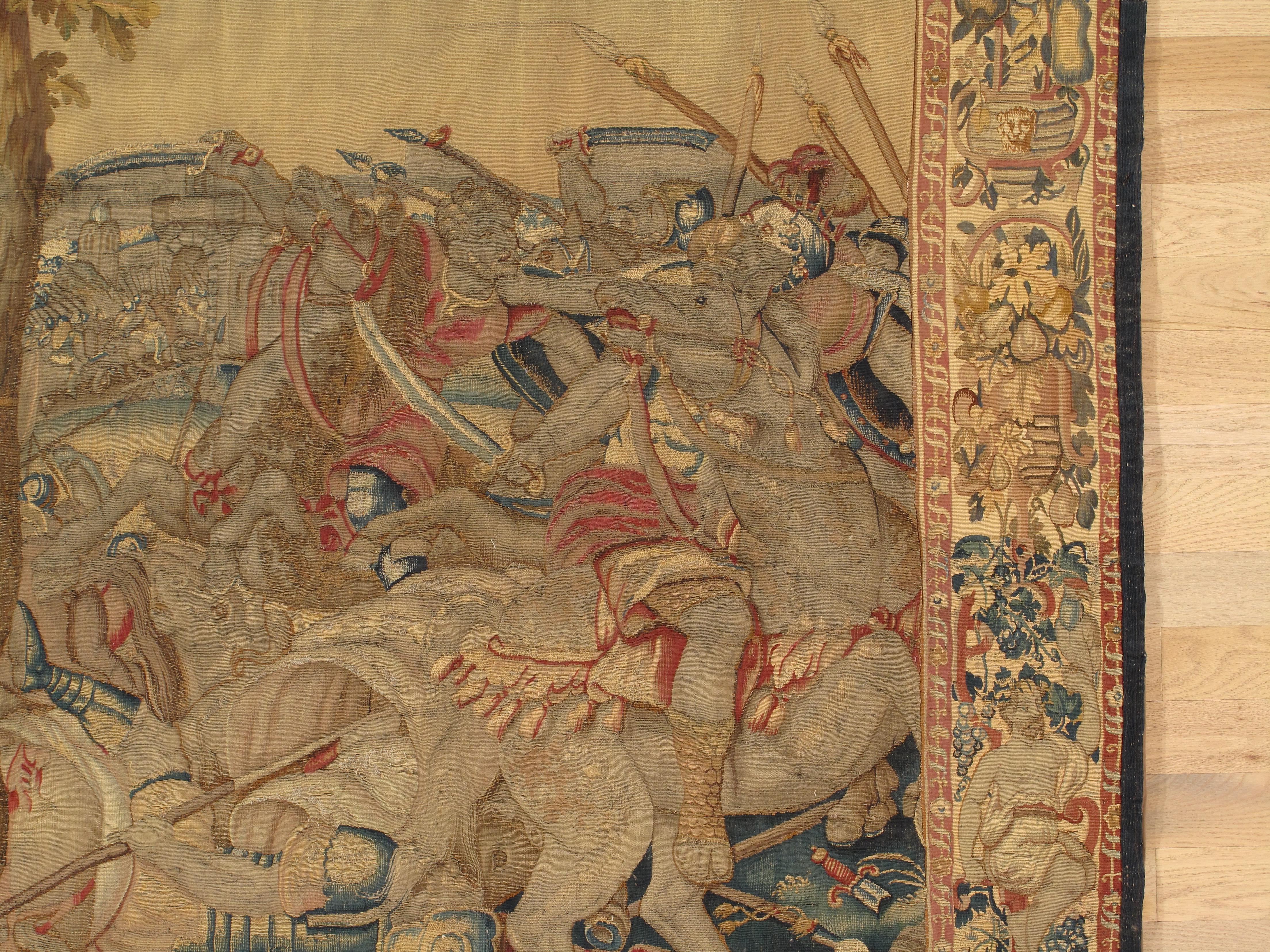 Tapisserie bruxelloise du 17ème siècle, laine de soie, vert, bleu, rouge, scène de bataille en vente 2
