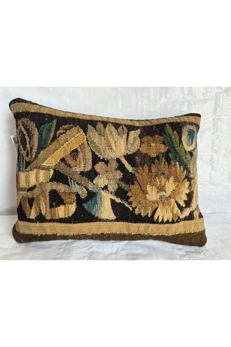 Infuse your decor with a touch of old-world elegance with our 17th Century Flemish Pillow. Measuring 17