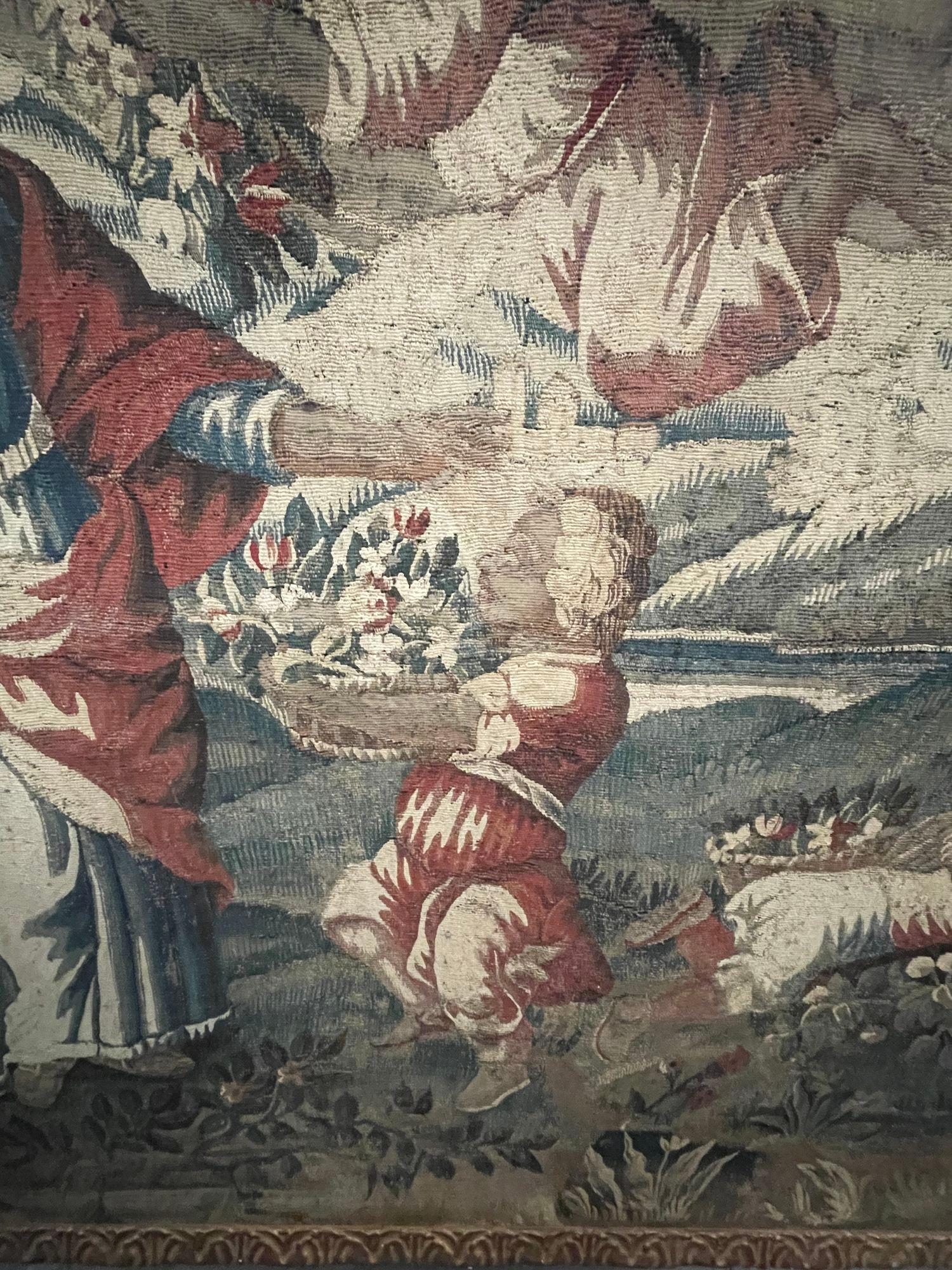 17. Jahrhundert Flemish Baroque Tapestry Fragment in späteren Giltwood Frame. Belgien. im Zustand „Gut“ im Angebot in Los Angeles, CA
