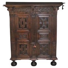 Credenza fiamminga in rovere intagliato del XVII secolo