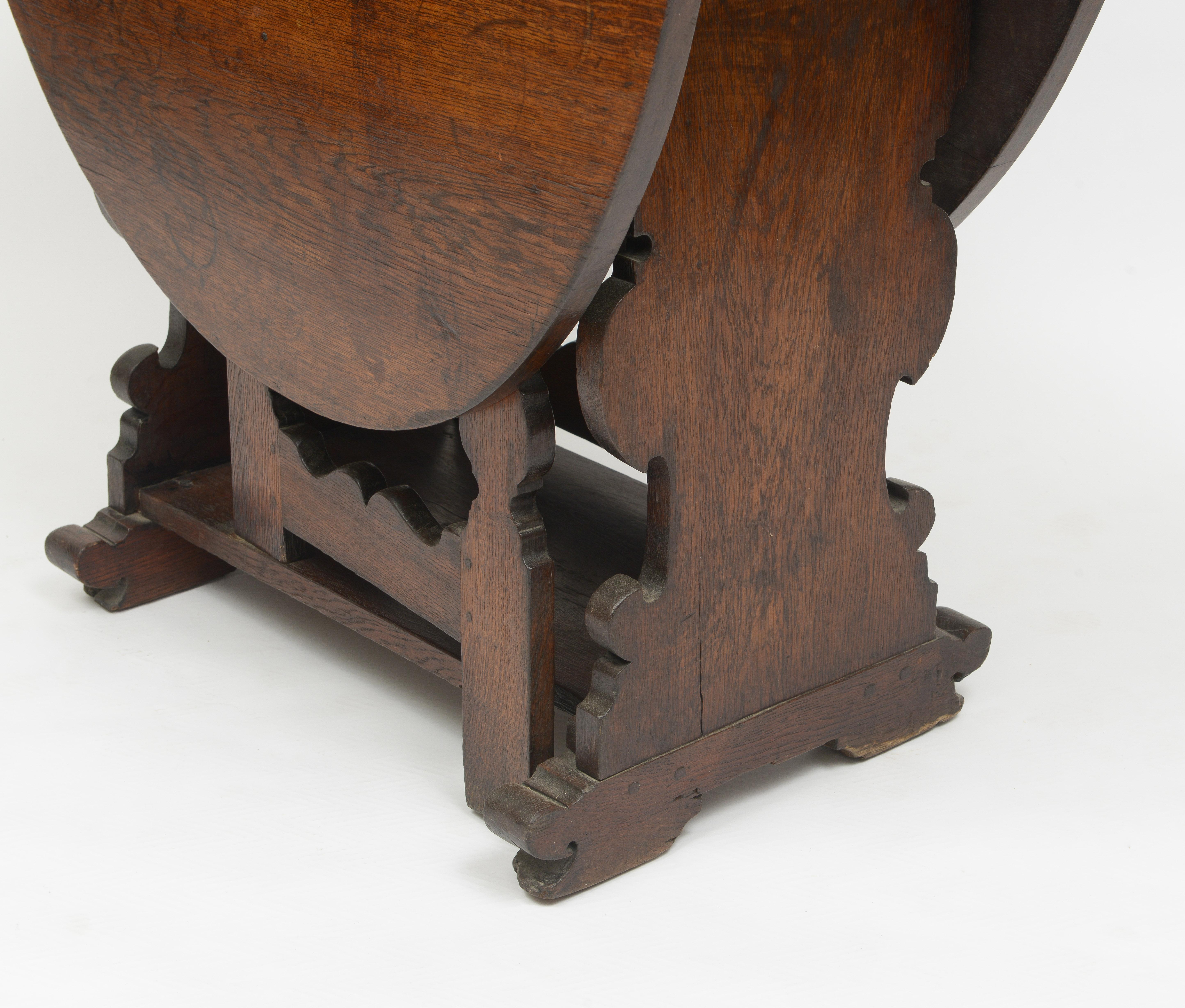 17th Century Flemish Gate Leg Table In Good Condition For Sale In Brooklyn, NY