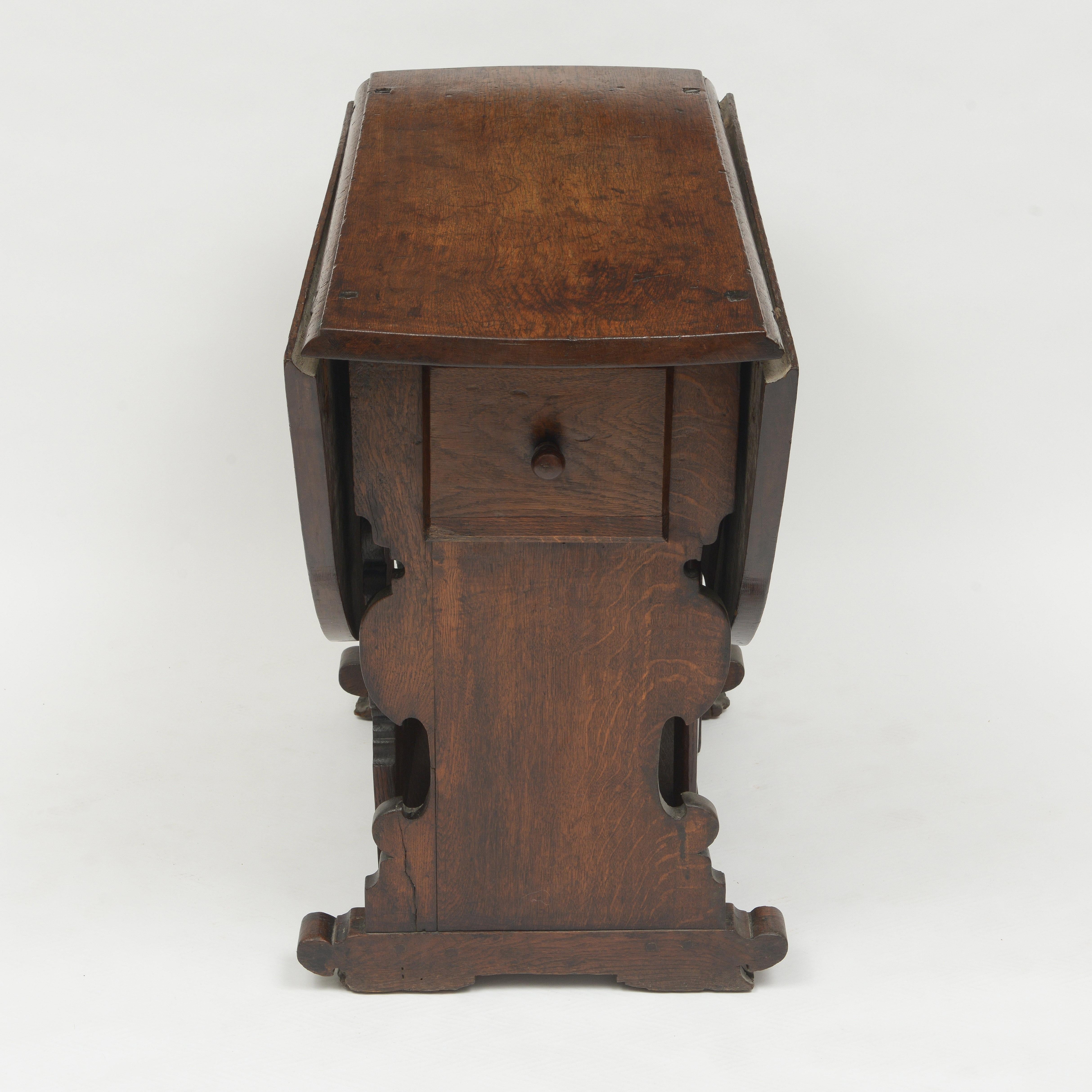 17th Century Flemish Gate Leg Table For Sale 1