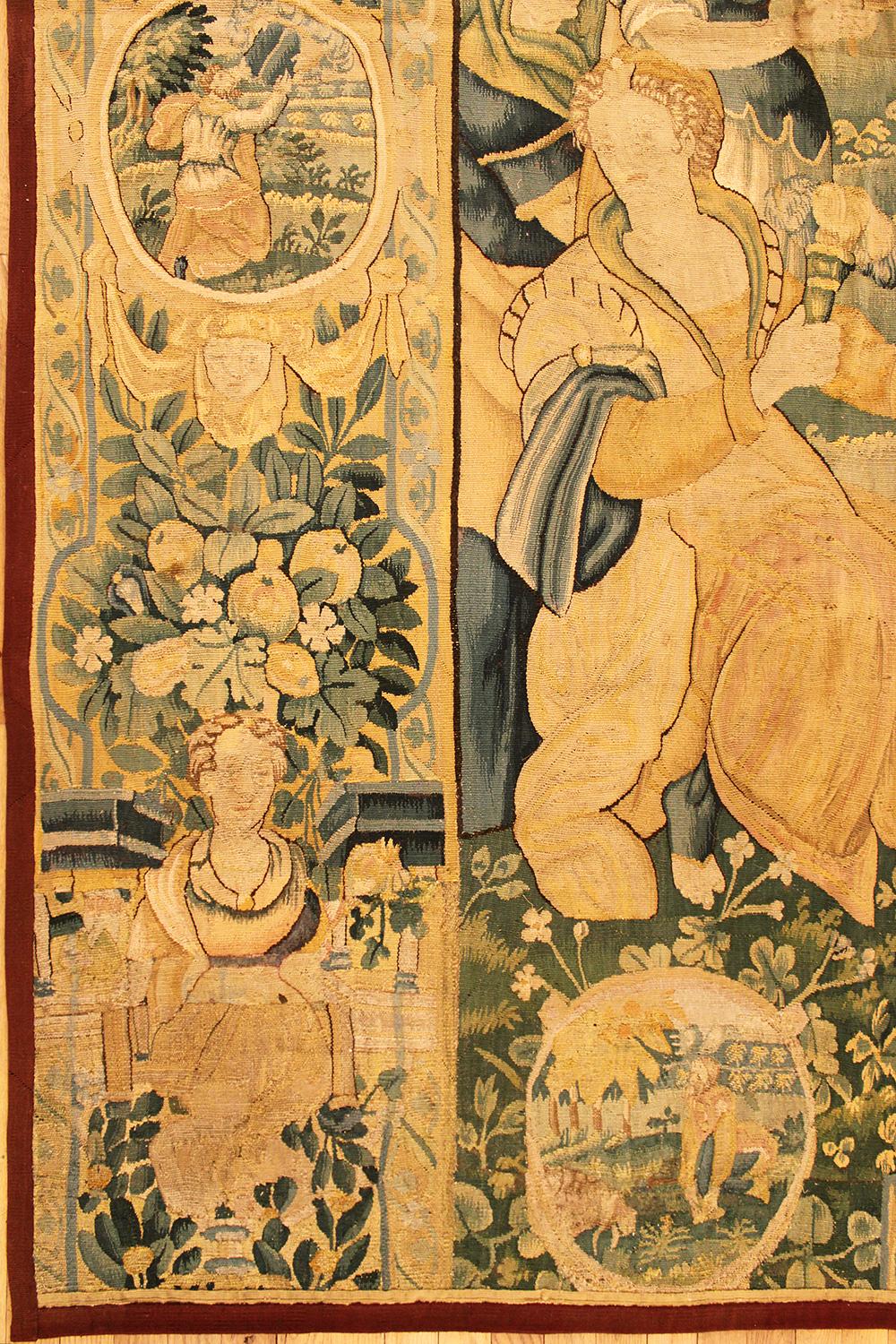 Flämische historische Wandteppichplatte aus dem 17. Jahrhundert, vertikal ausgerichtet mit Anhänger (Handgewebt) im Angebot