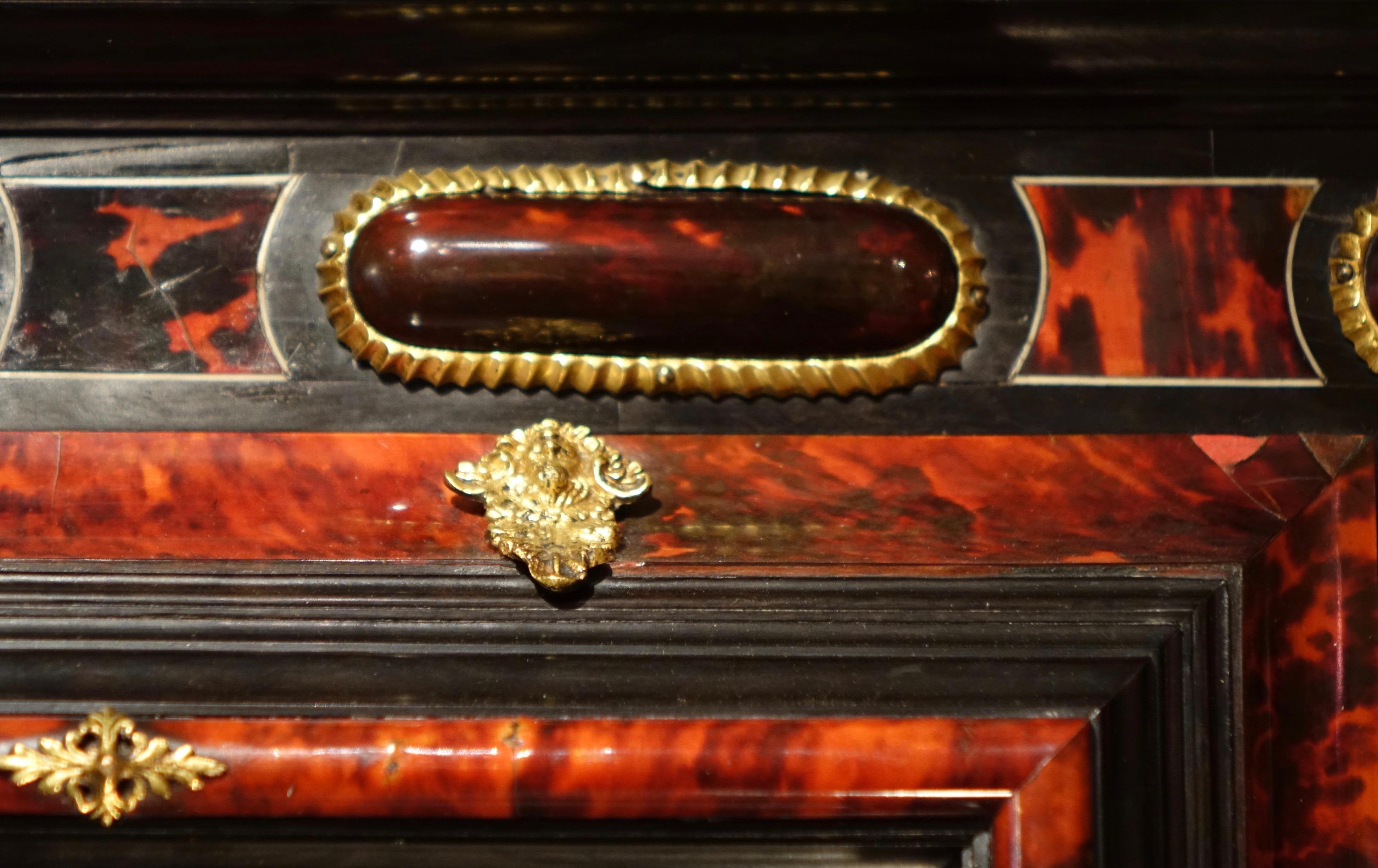 17th Century Flemish Mirror Richly Decorated in Tortoise Shell, Antwerpen 2