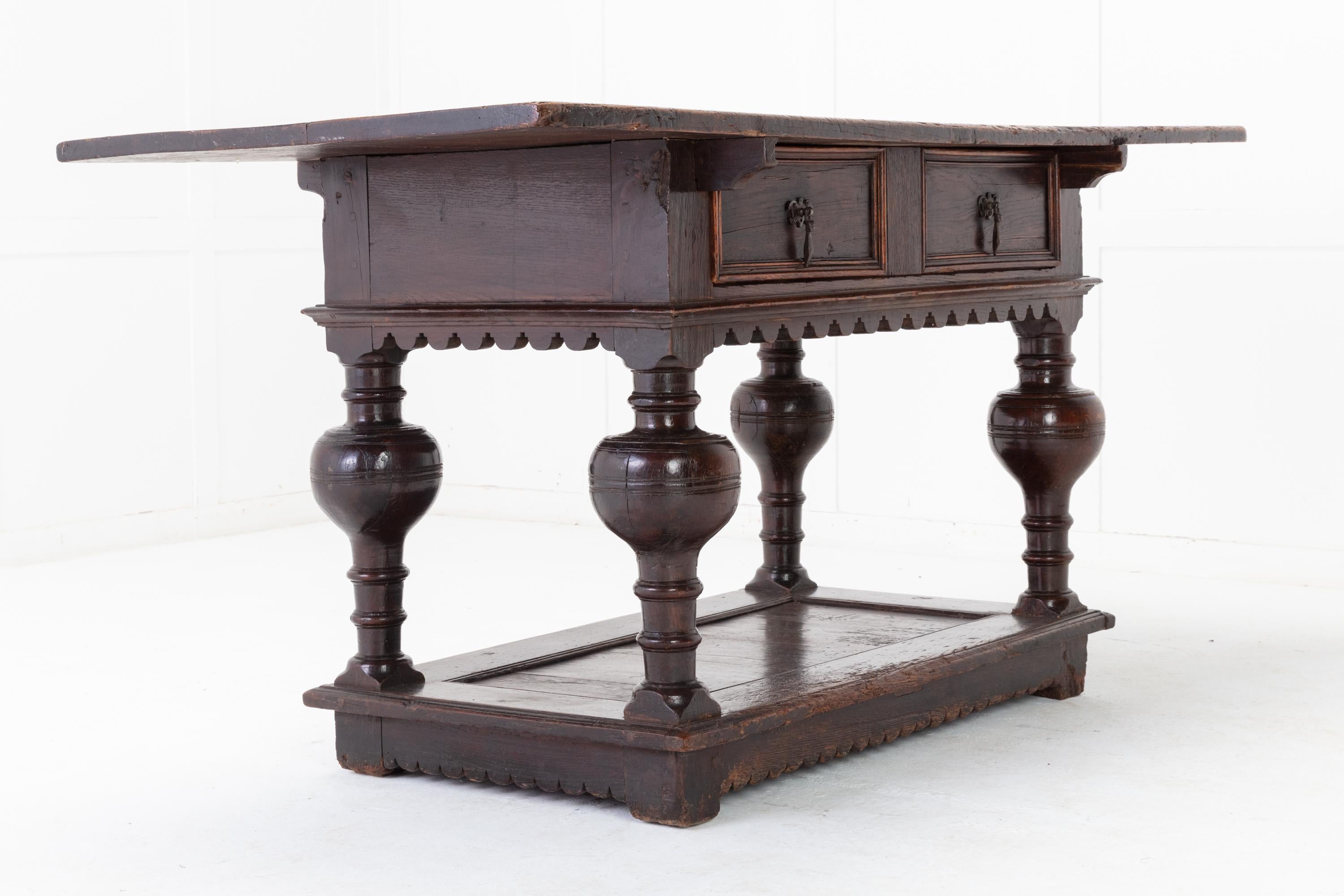 17th Century Flemish Oak Side Table In Good Condition In Gloucestershire, GB
