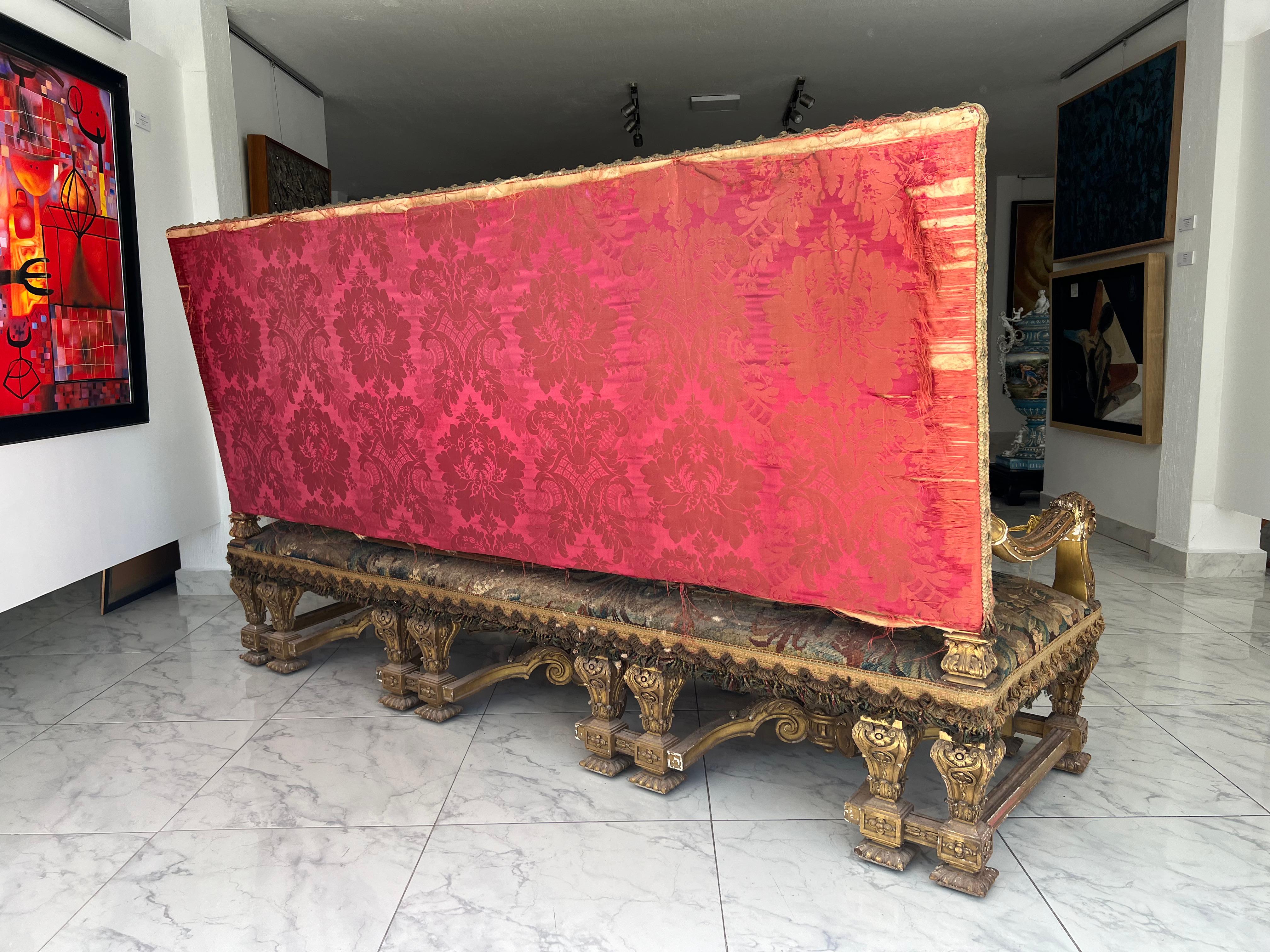 17th Century Flemish Tapestry Bench In Good Condition For Sale In Guadalajara, Jalisco, MX