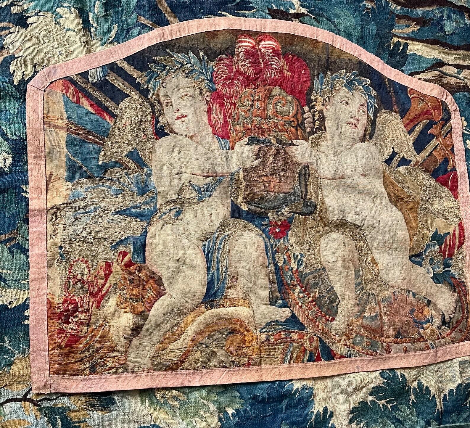 17. Jahrhundert Flemish Wandteppich Putten im Zustand „Gut“ im Angebot in Canterbury, GB