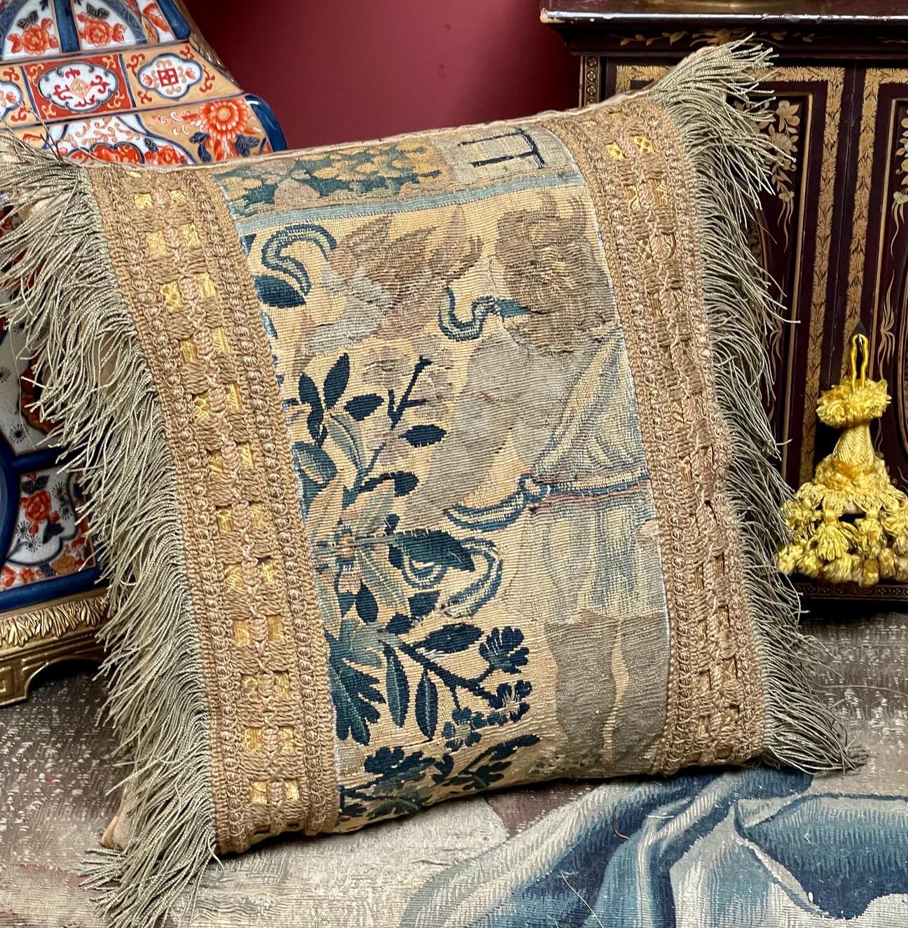 Aubusson Cuscino ad arazzo fiammingo del XVII secolo in vendita