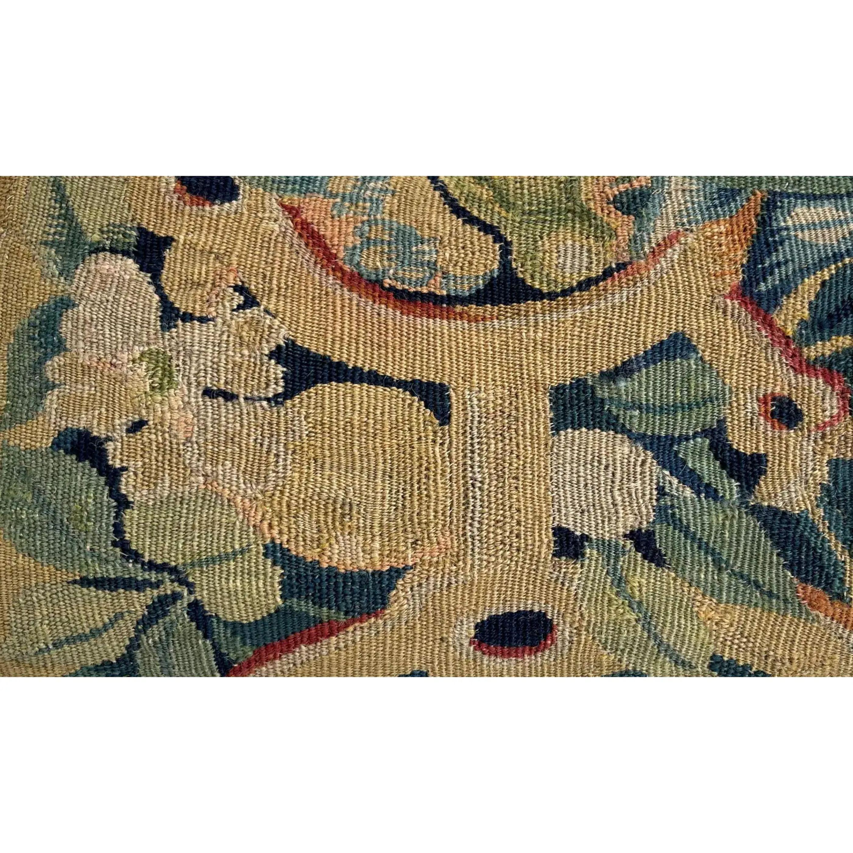 17. Jahrhundert Flemish Tapestry Kissen (Französisch) im Angebot