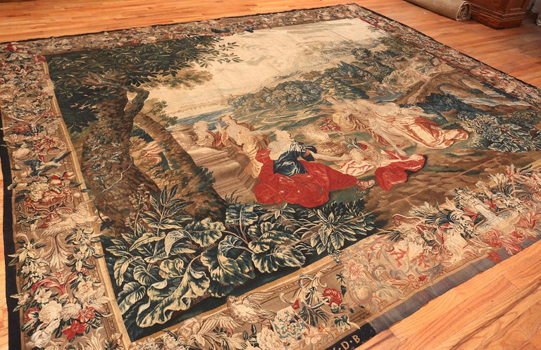 17th Century Flemish Tapestry. Size: 11 ft 8 in x 13 ft 7 in (3.56 m x 4.14 m) For Sale 4