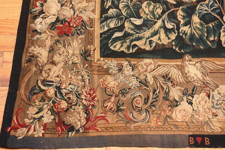 Belgian 17th Century Flemish Tapestry. Size: 11 ft 8 in x 13 ft 7 in (3.56 m x 4.14 m) For Sale