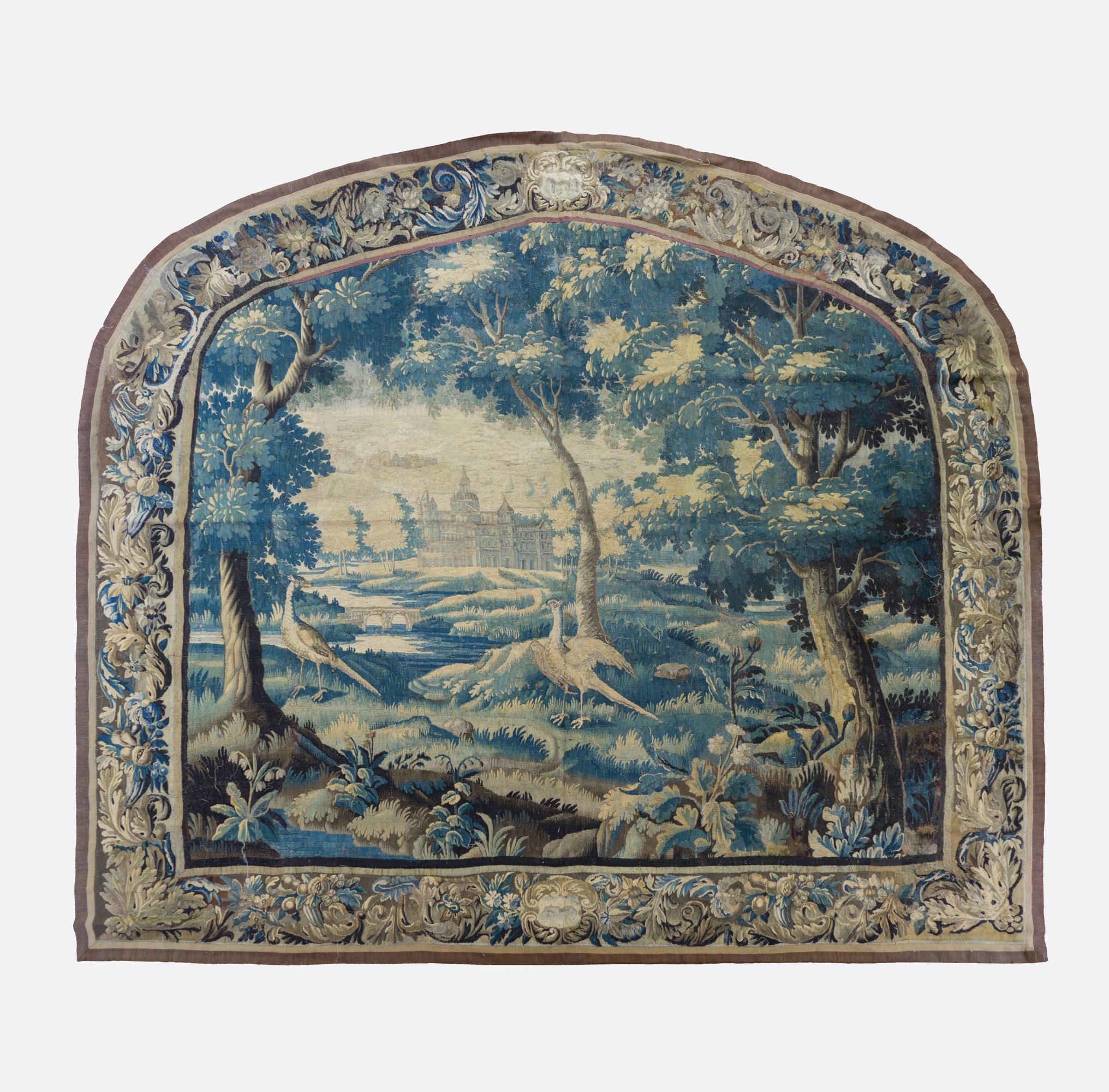 Belge Paire de tapisserie de paysage flamande ancienne du 17ème siècle de Verdure avec oiseaux  en vente