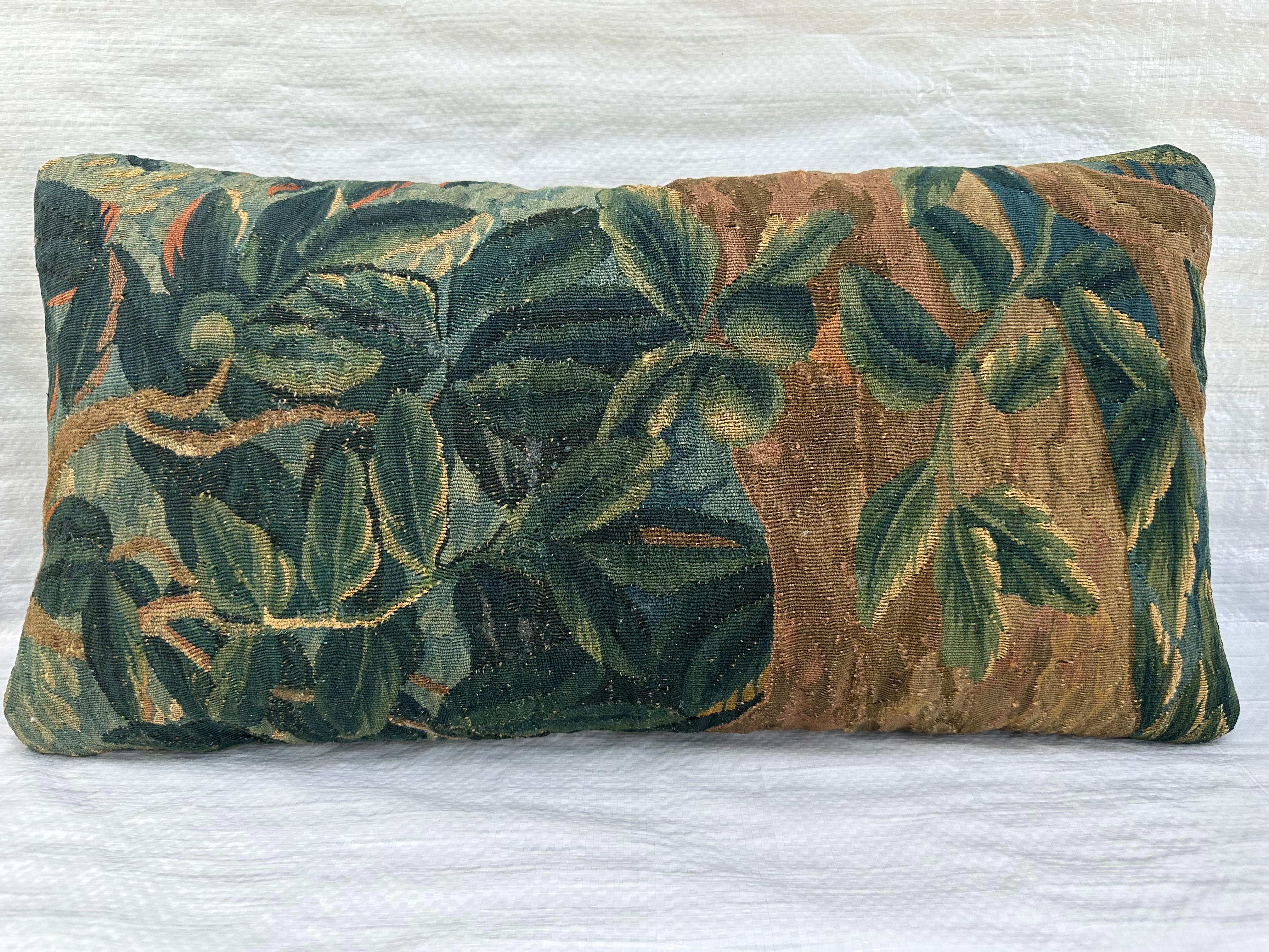 17th Century Floral European Brussels Pillow In Good Condition For Sale In Los Angeles, US