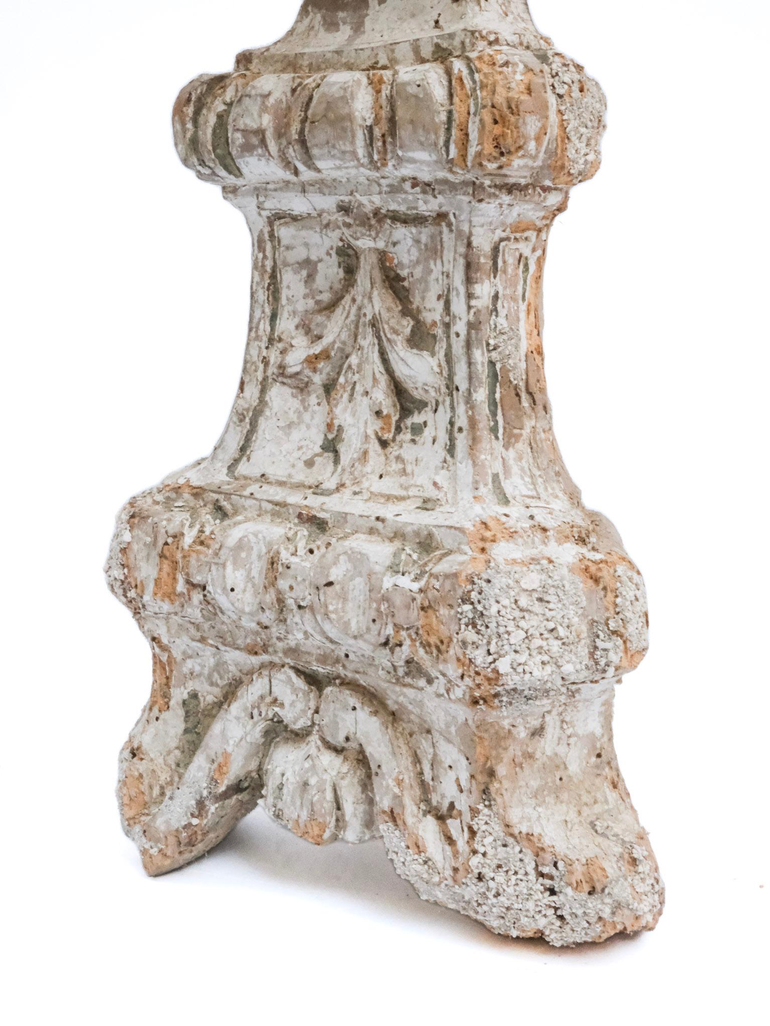 17th Century 'Florence Fragment' Base with Natural Coral Head In Distressed Condition For Sale In Dublin, Dalkey
