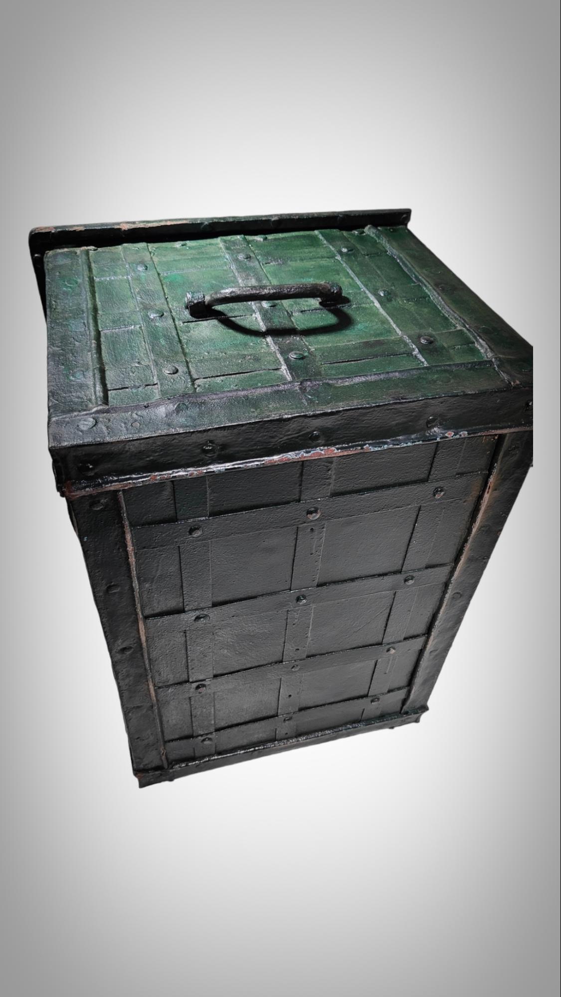 17th Century forged Iron Safe strong box For Sale 8