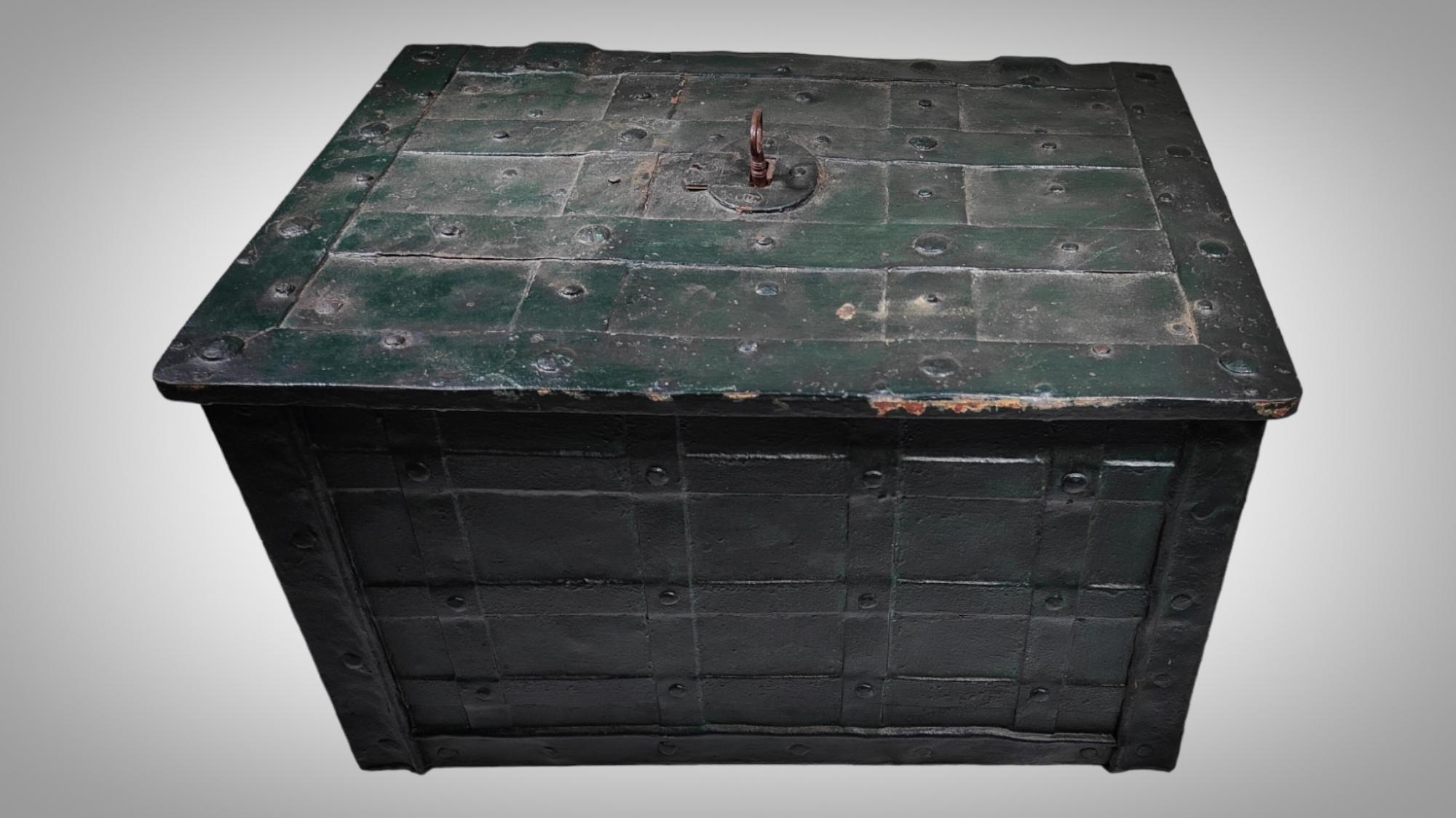 17th Century forged Iron Safe strong box For Sale 2