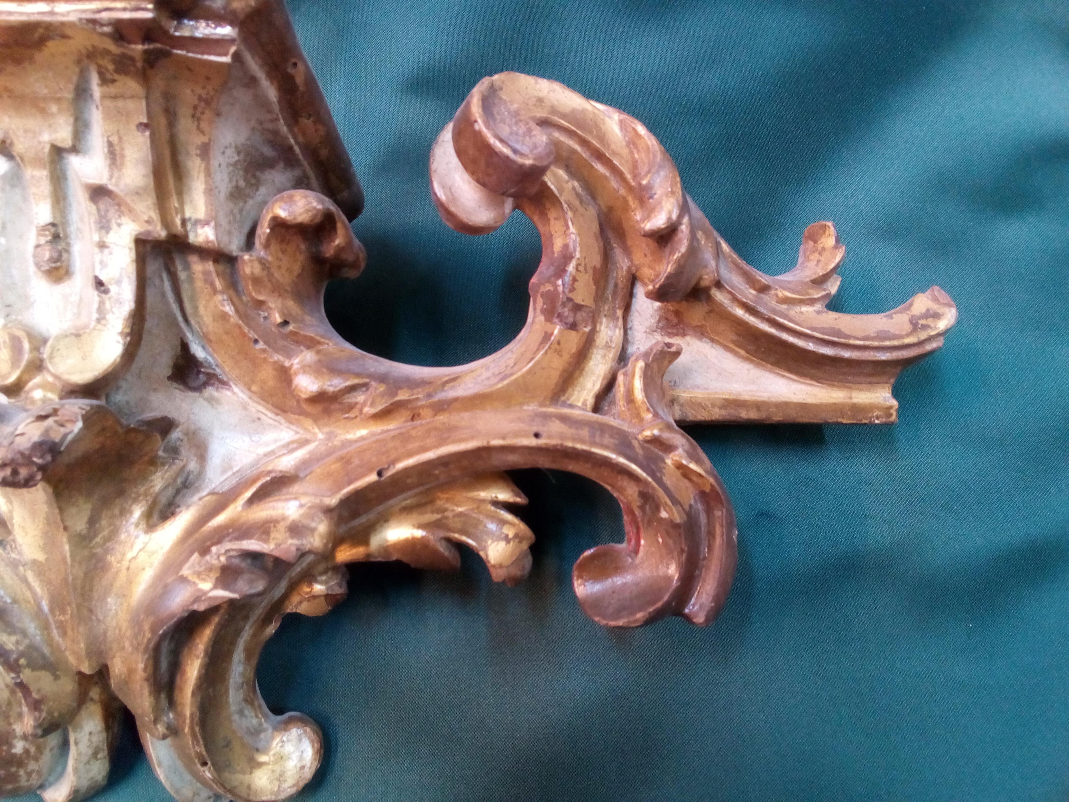 Hand-Carved 17th Century Frame Top in Baroque Style For Sale