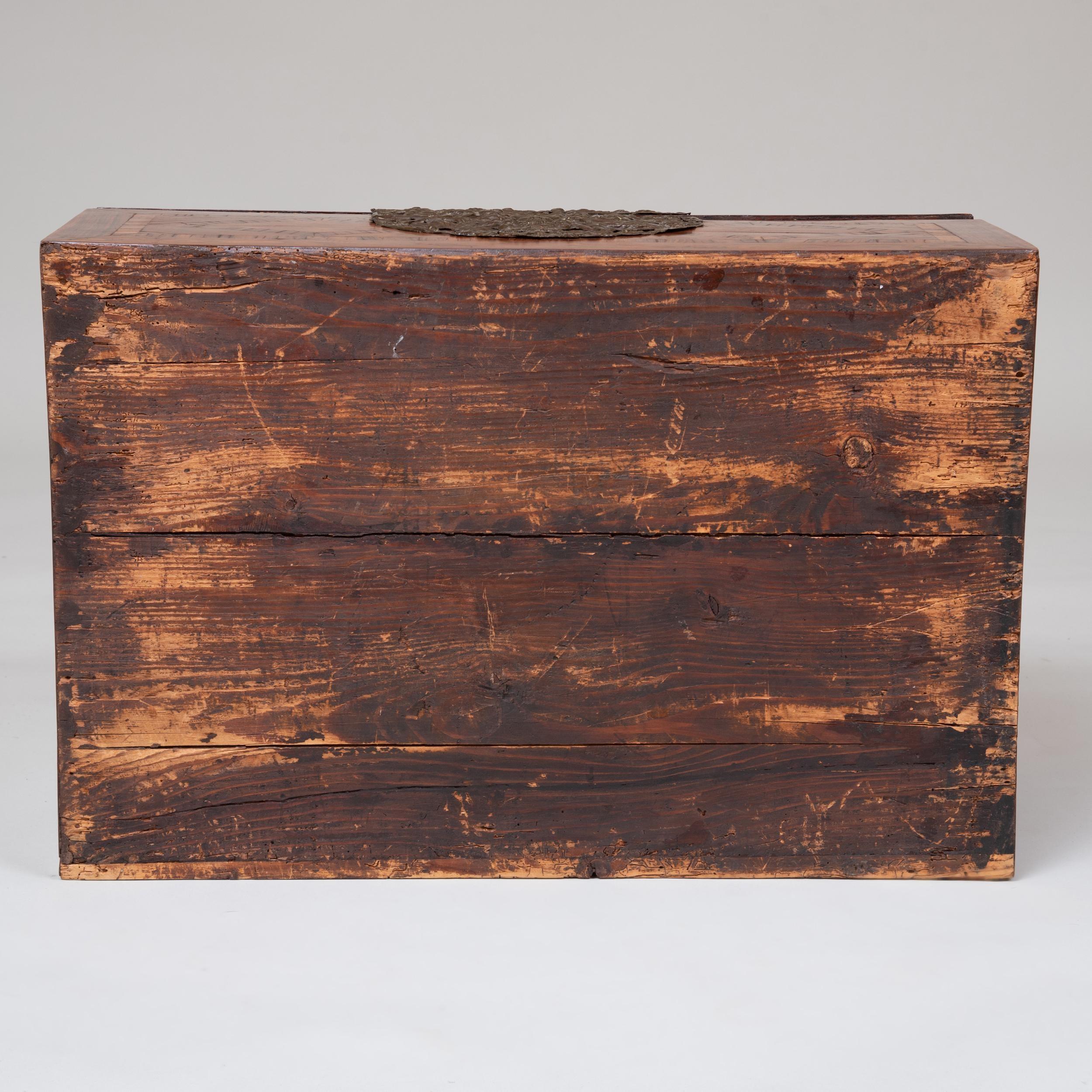 Boîte en marqueterie de bois de violette franco-flamand du 17ème siècle en vente 1