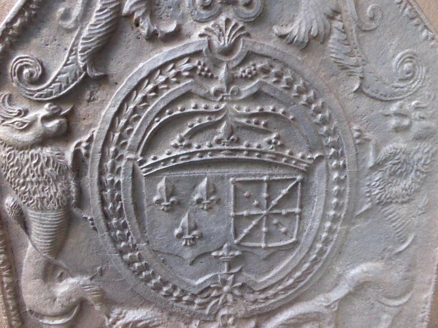 17th Century French 'Arms of France and Navarre' Fireback In Good Condition In Amerongen, NL