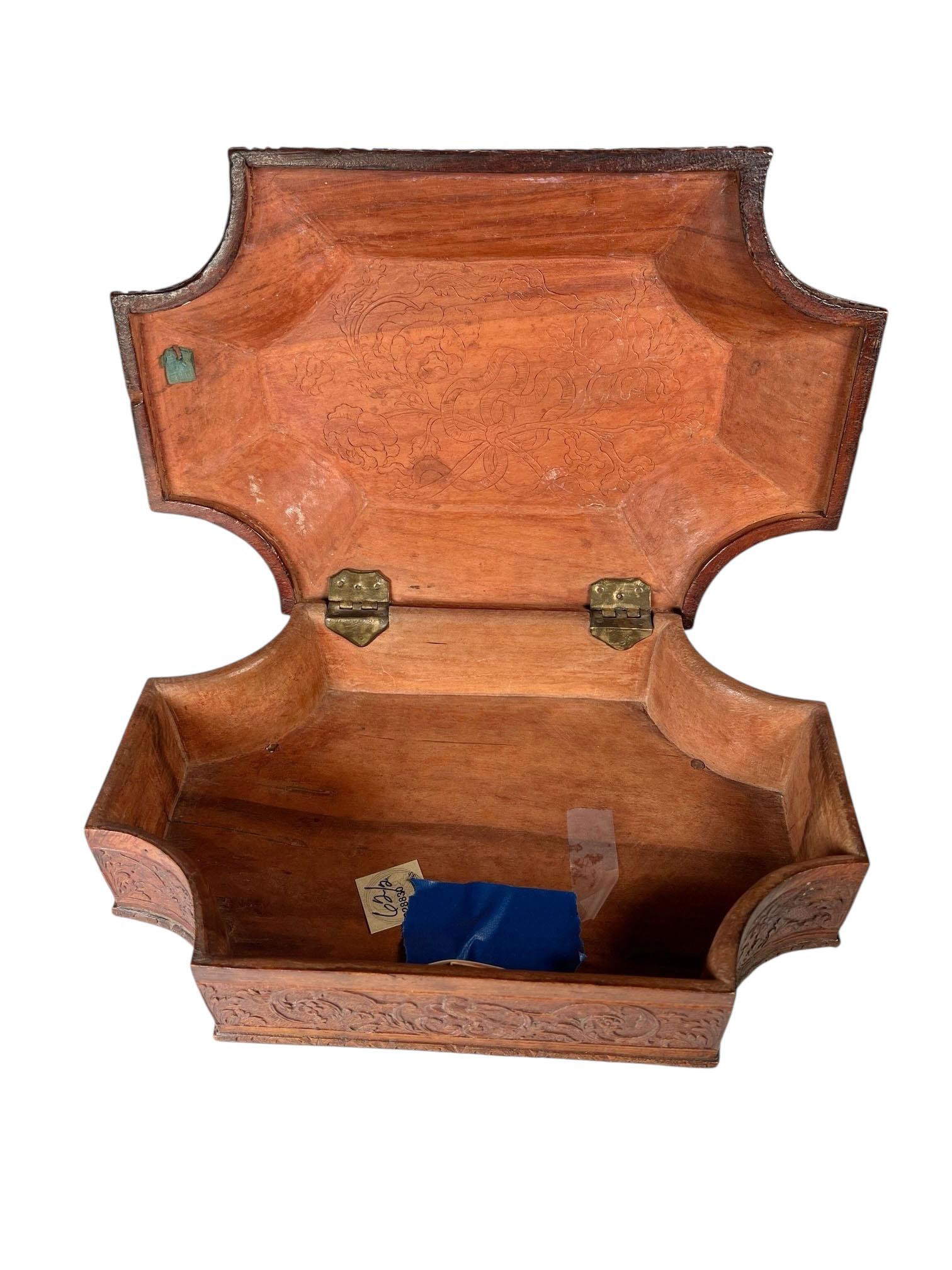 Cofanetto Bagard francese del XVII secolo con provenienza in vendita 4